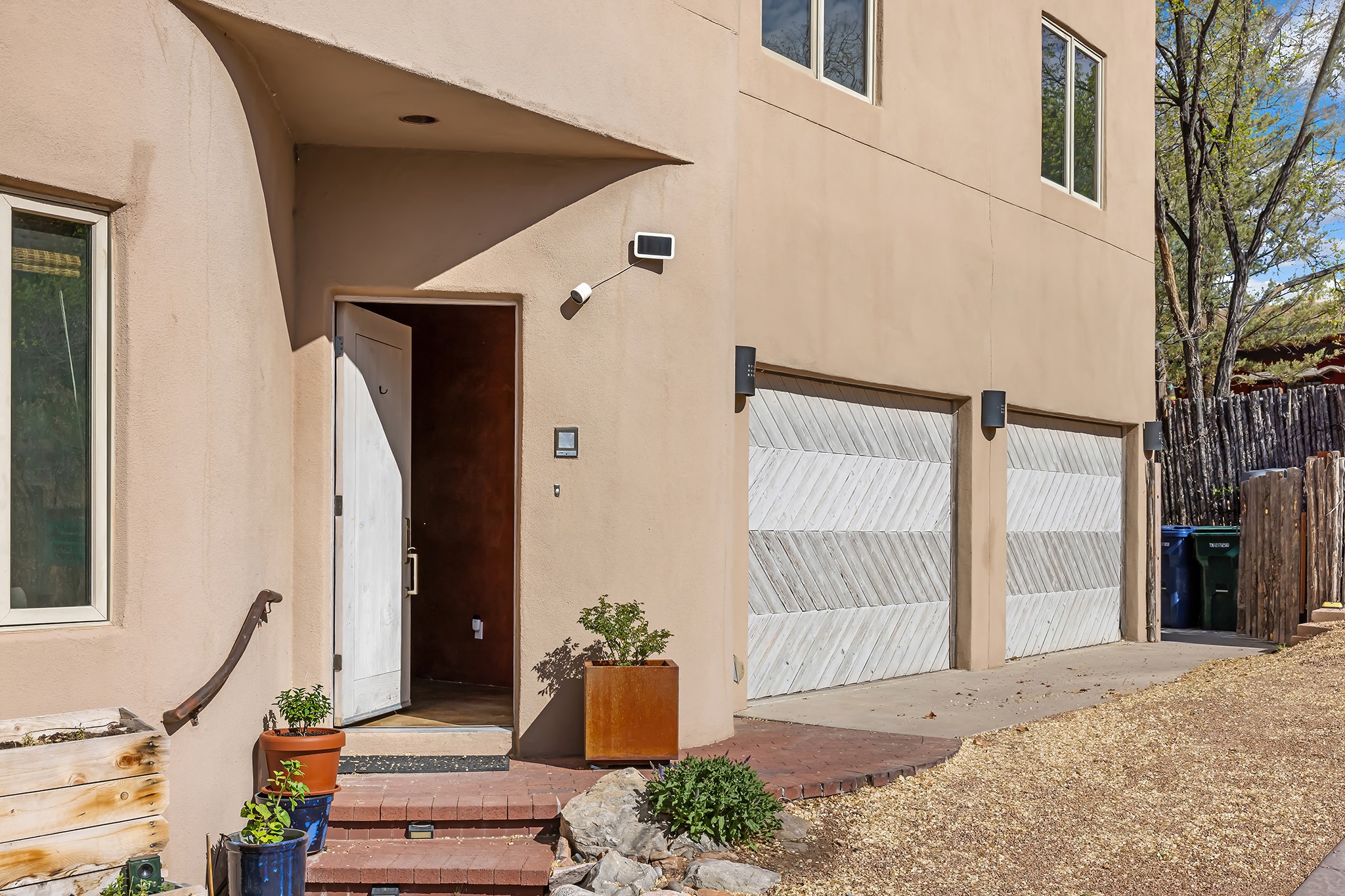 231 1/2 Rosario Boulevard