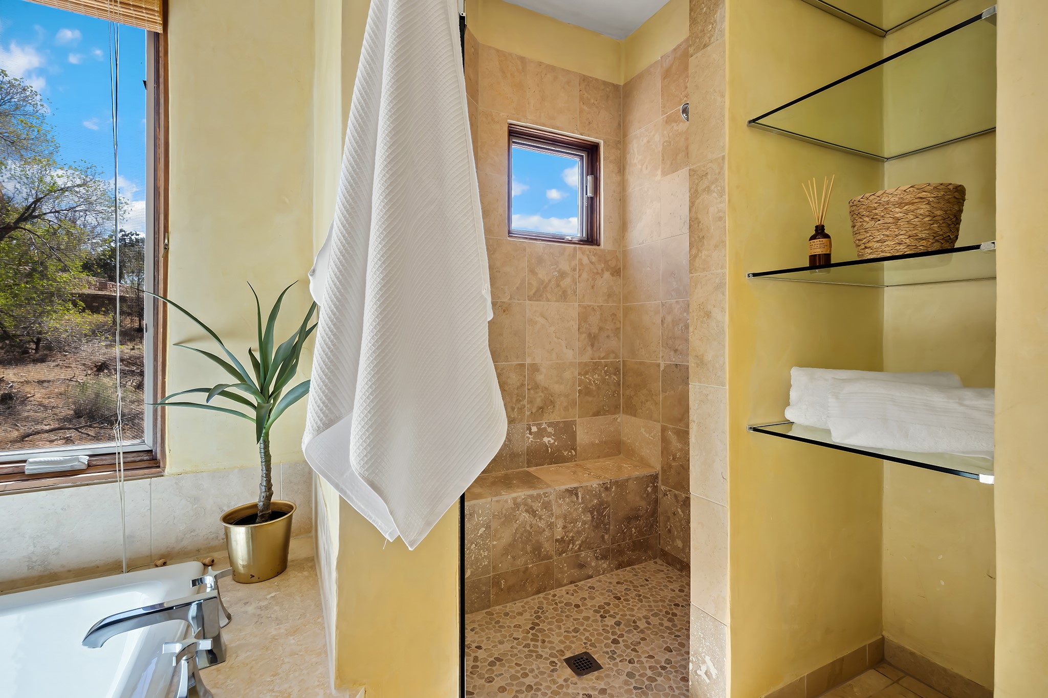 231 1/2 Rosario Boulevard