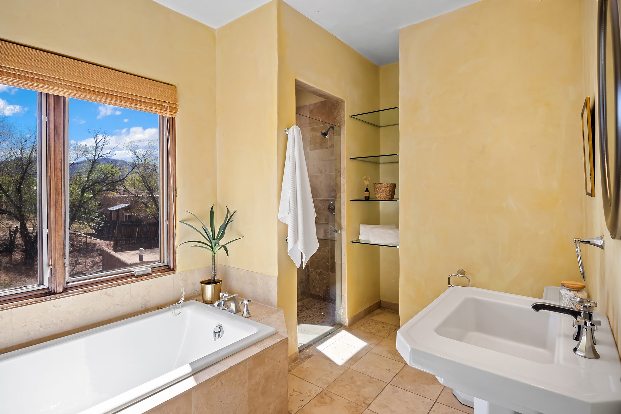 231 1/2 Rosario Boulevard