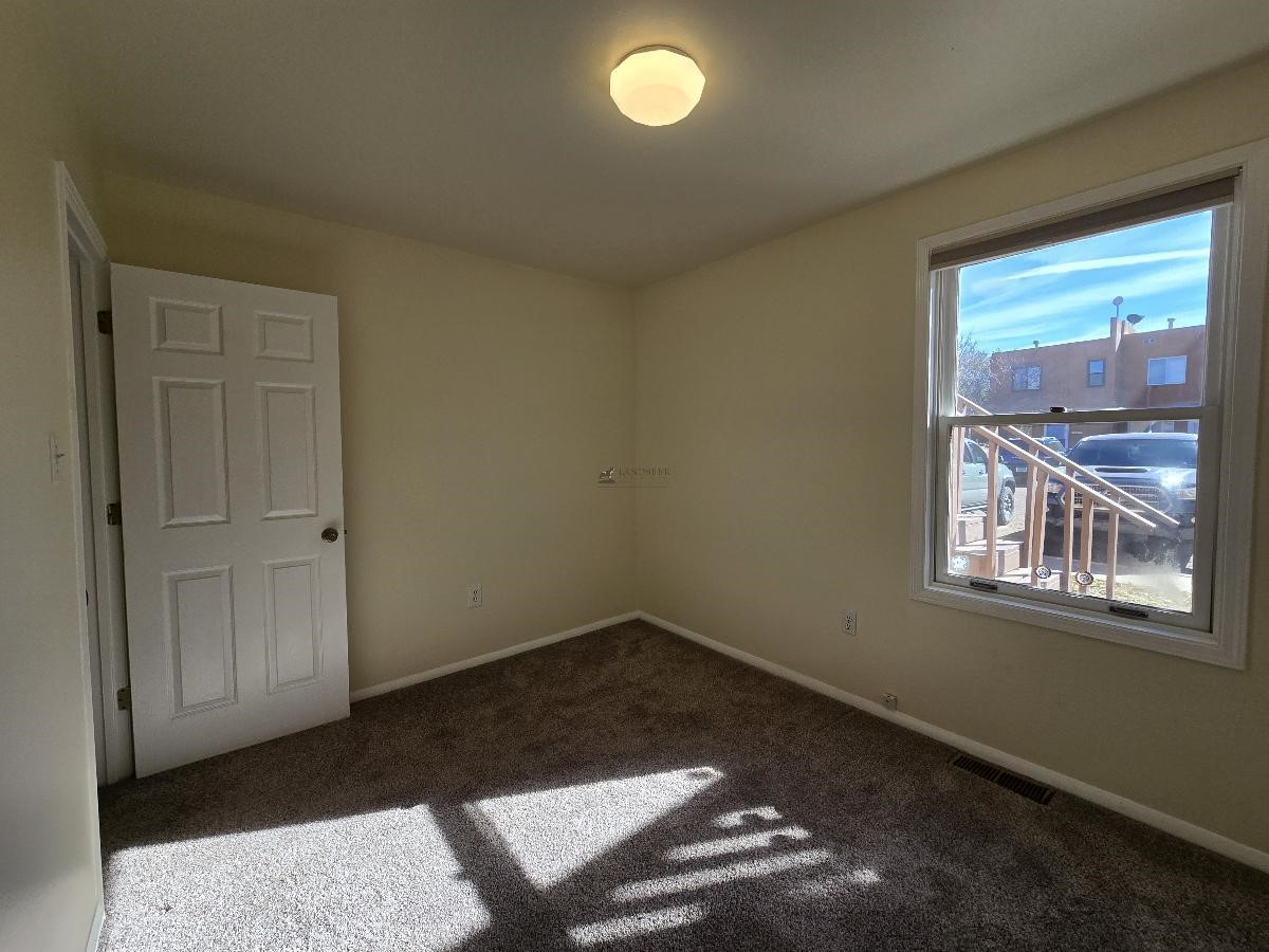 1700-1702 Calle de Oriente Norte