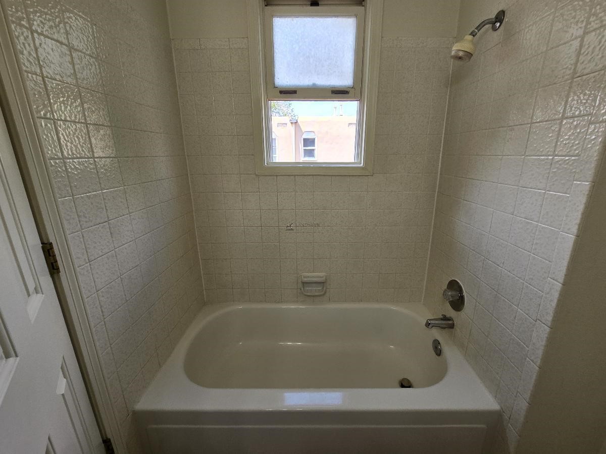 1700-1702 Calle de Oriente Norte