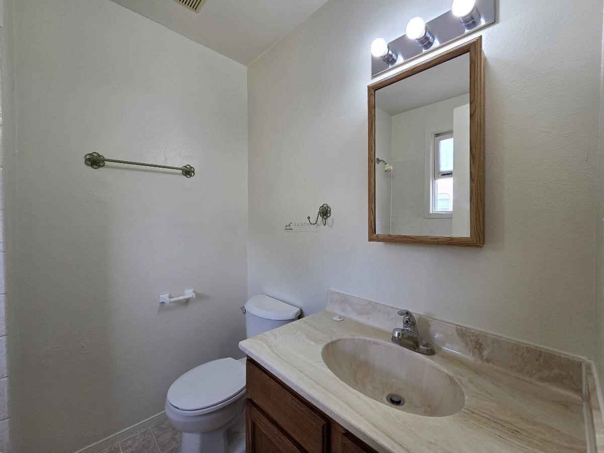 1700-1702 Calle de Oriente Norte