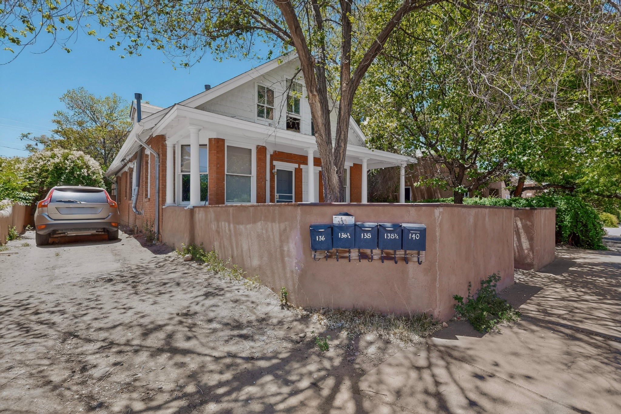138 E Santa Fe Avenue