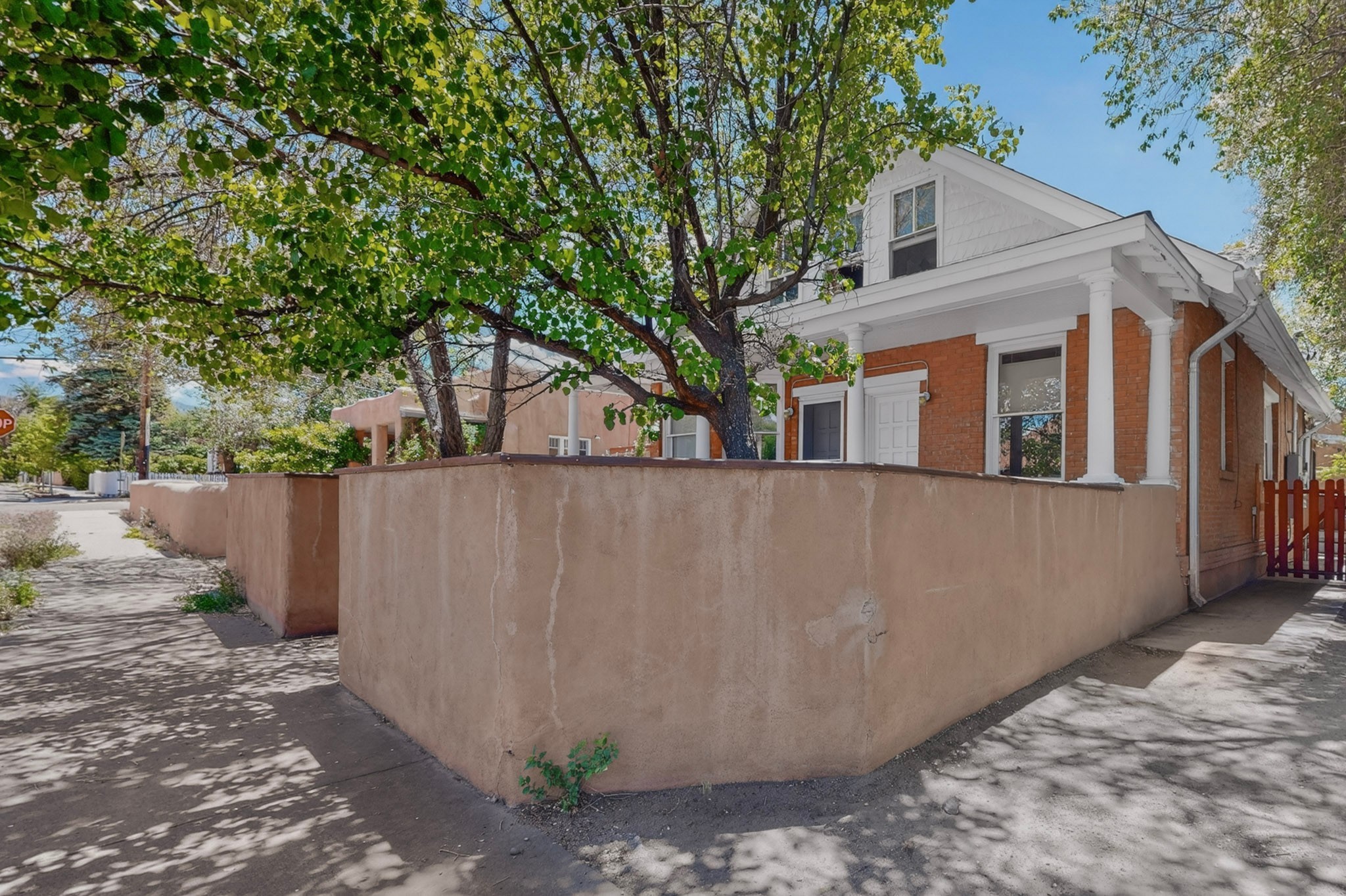 138 E Santa Fe Avenue