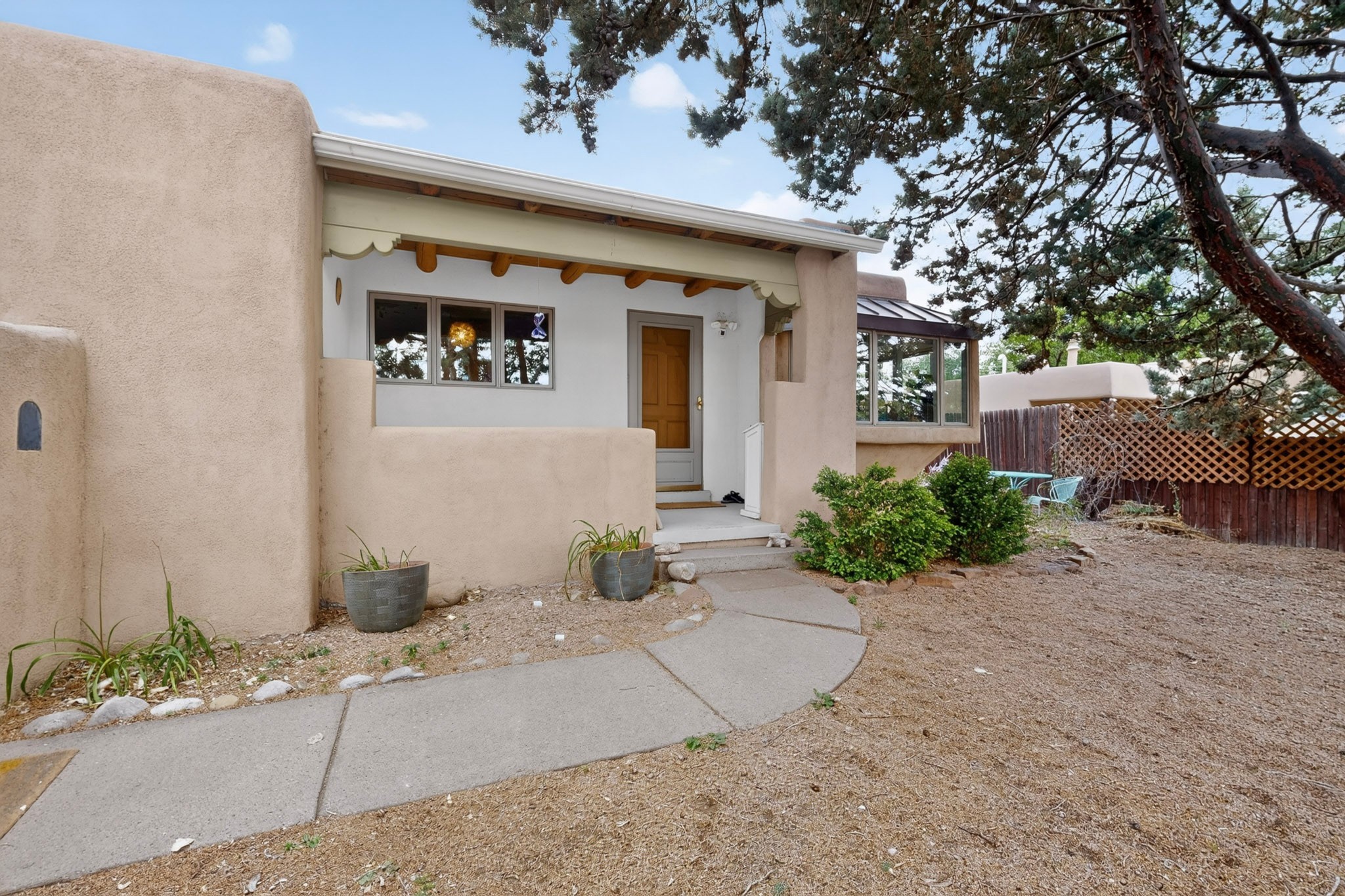 825 Rio Vista Street