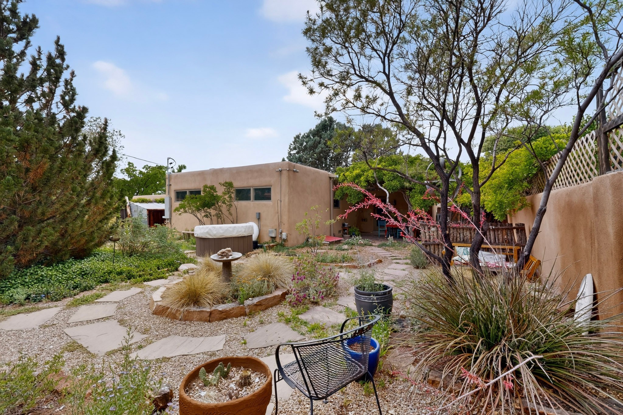 825 Rio Vista Street
