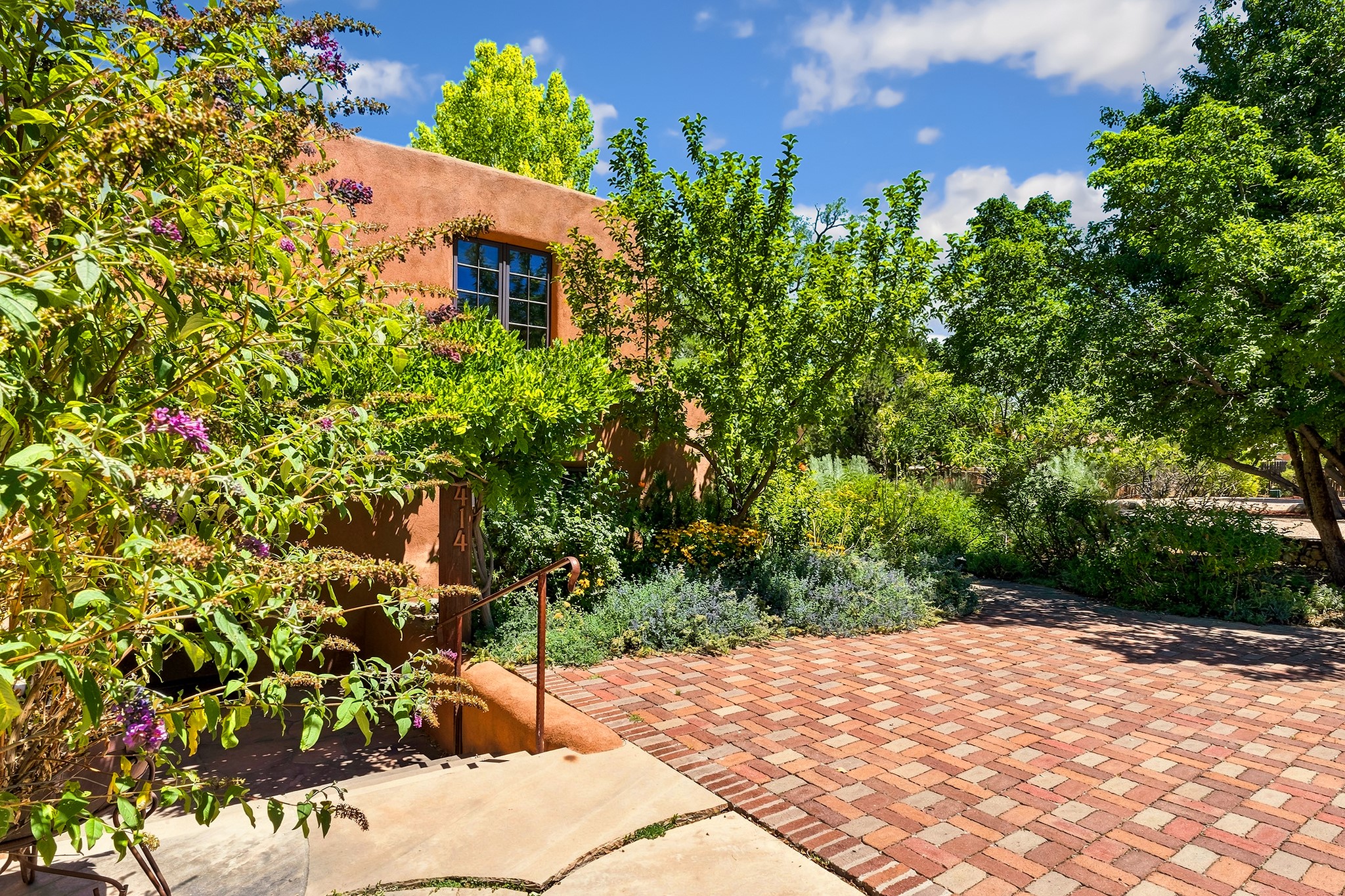 414 Acequia Madre