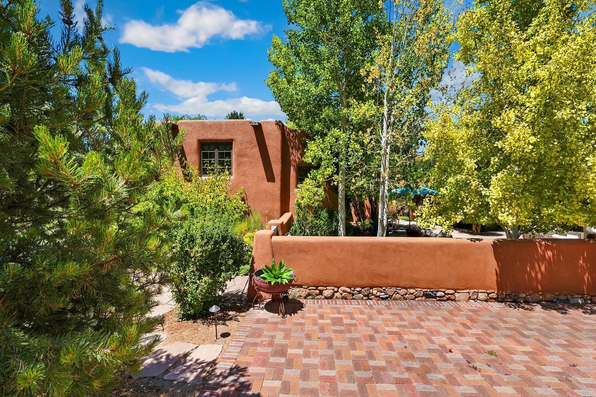 414 Acequia Madre