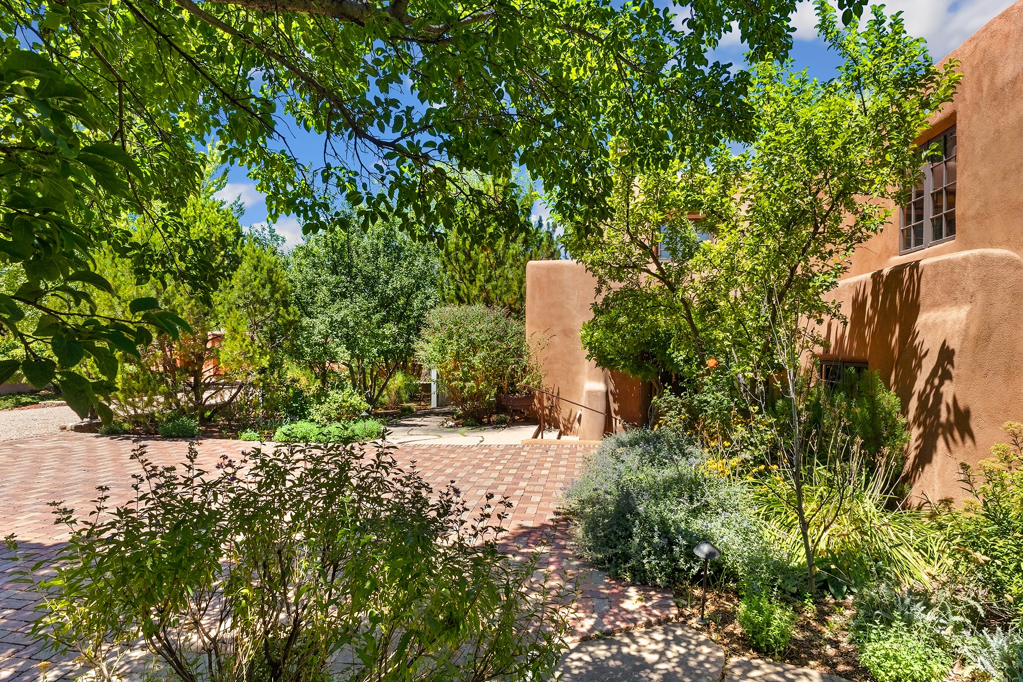 414 Acequia Madre