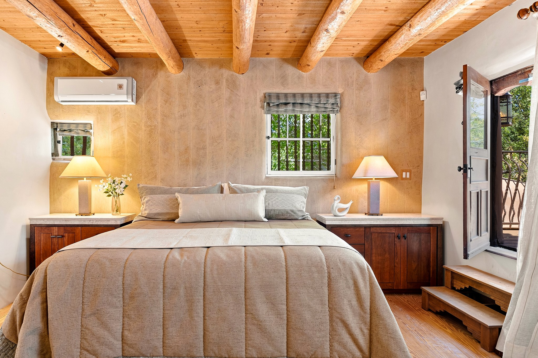 414 Acequia Madre