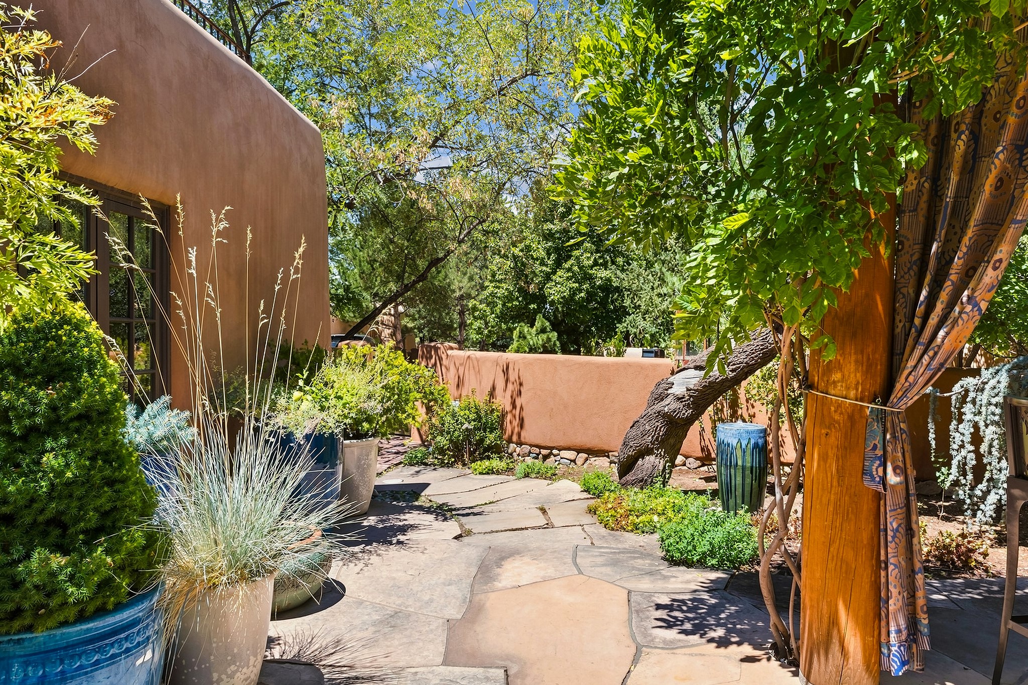 414 Acequia Madre