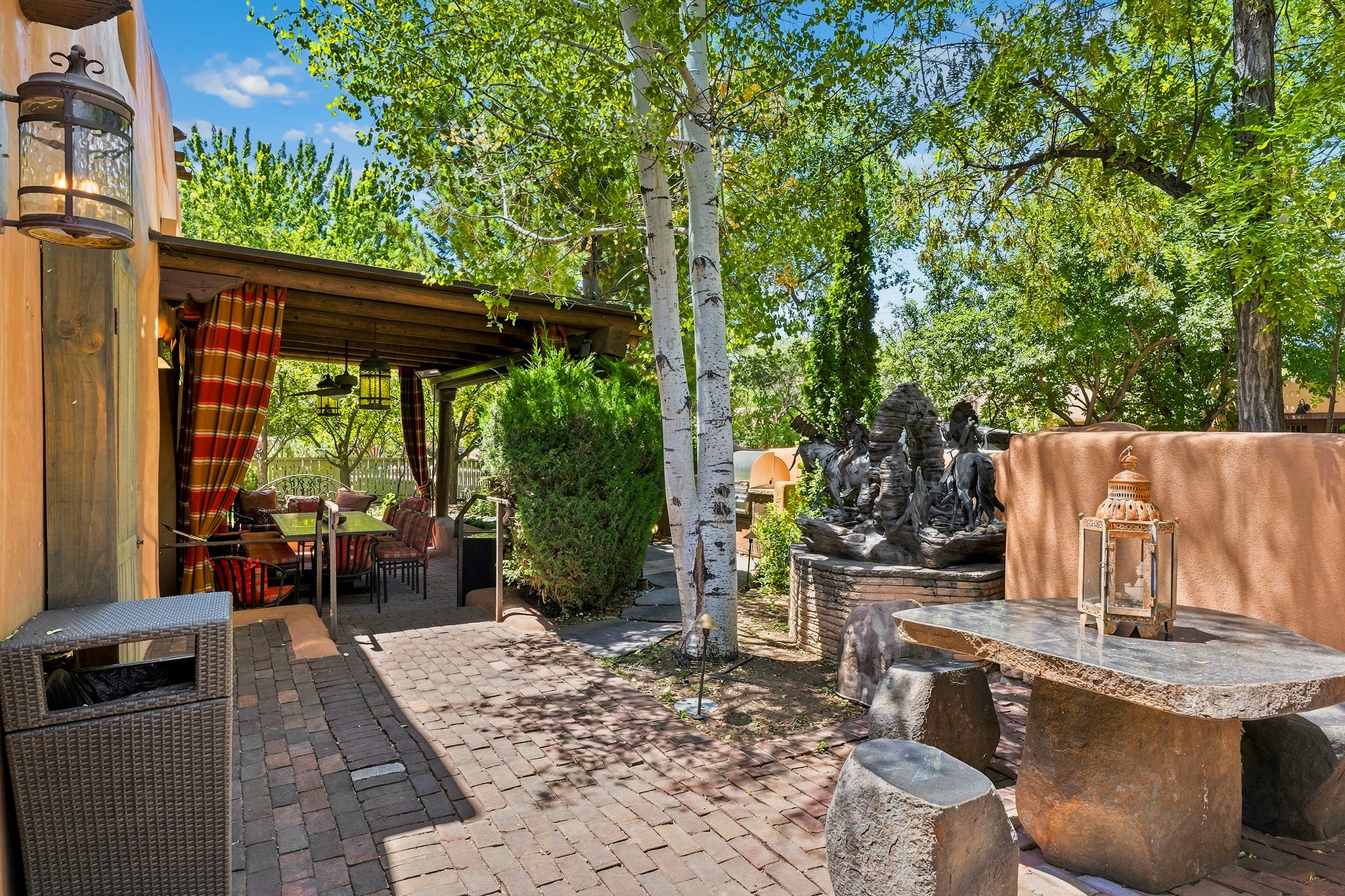 414 Acequia Madre