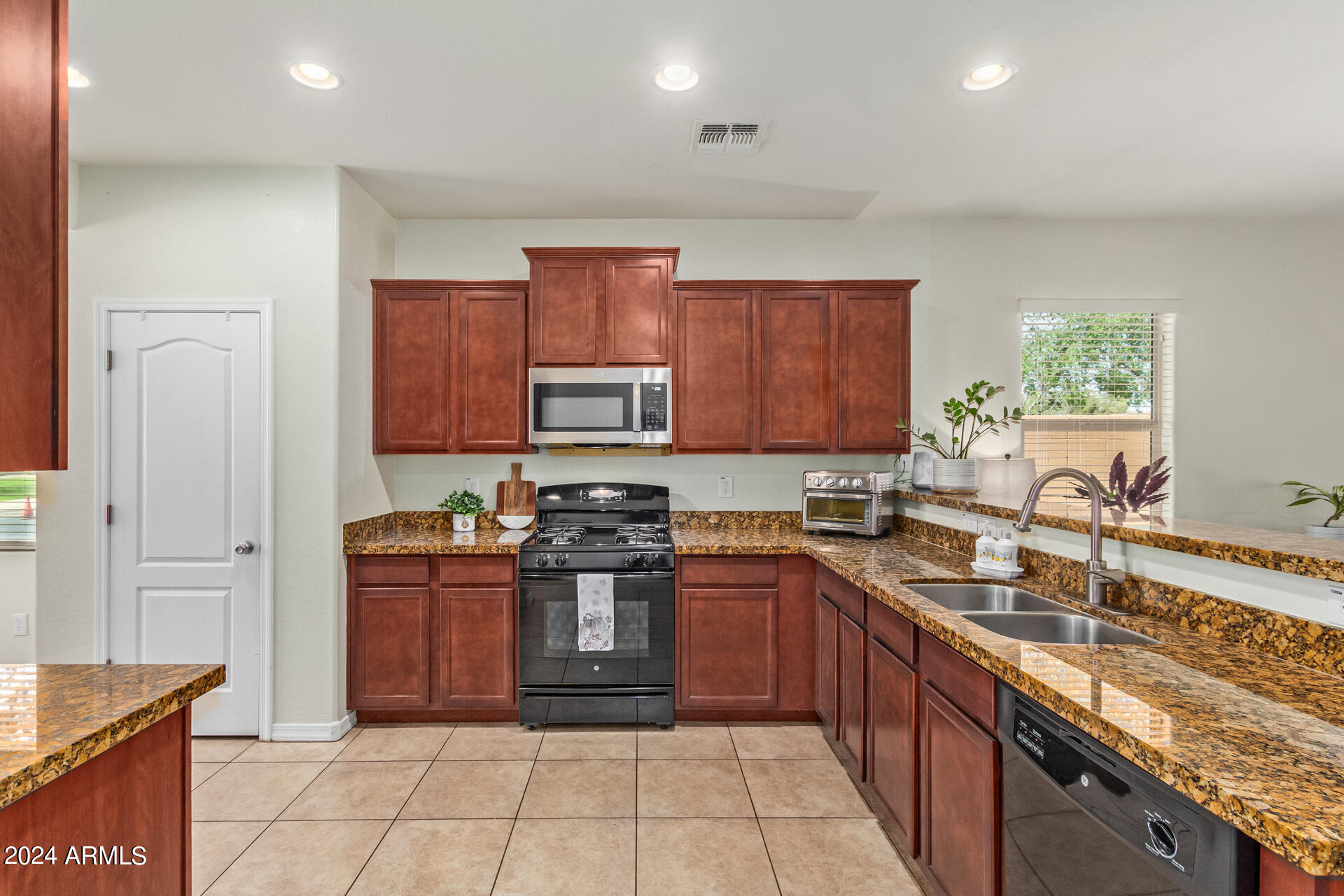 18699 N VENTANA Lane