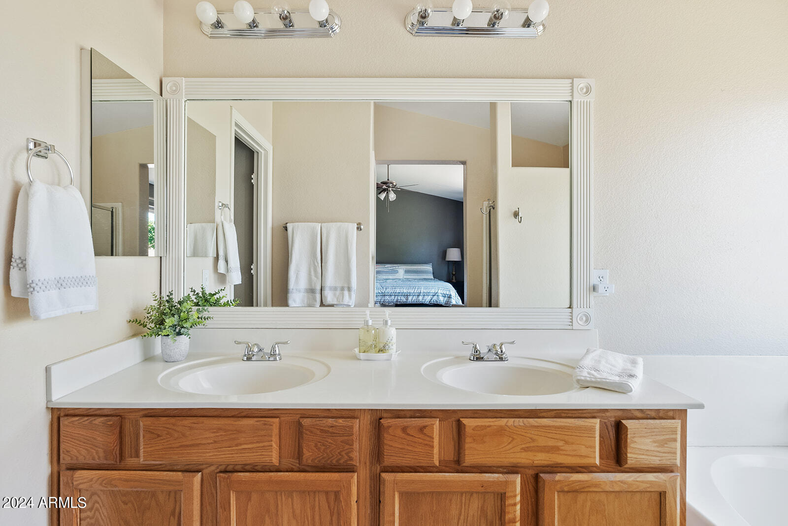 7263 E MEDINA Avenue