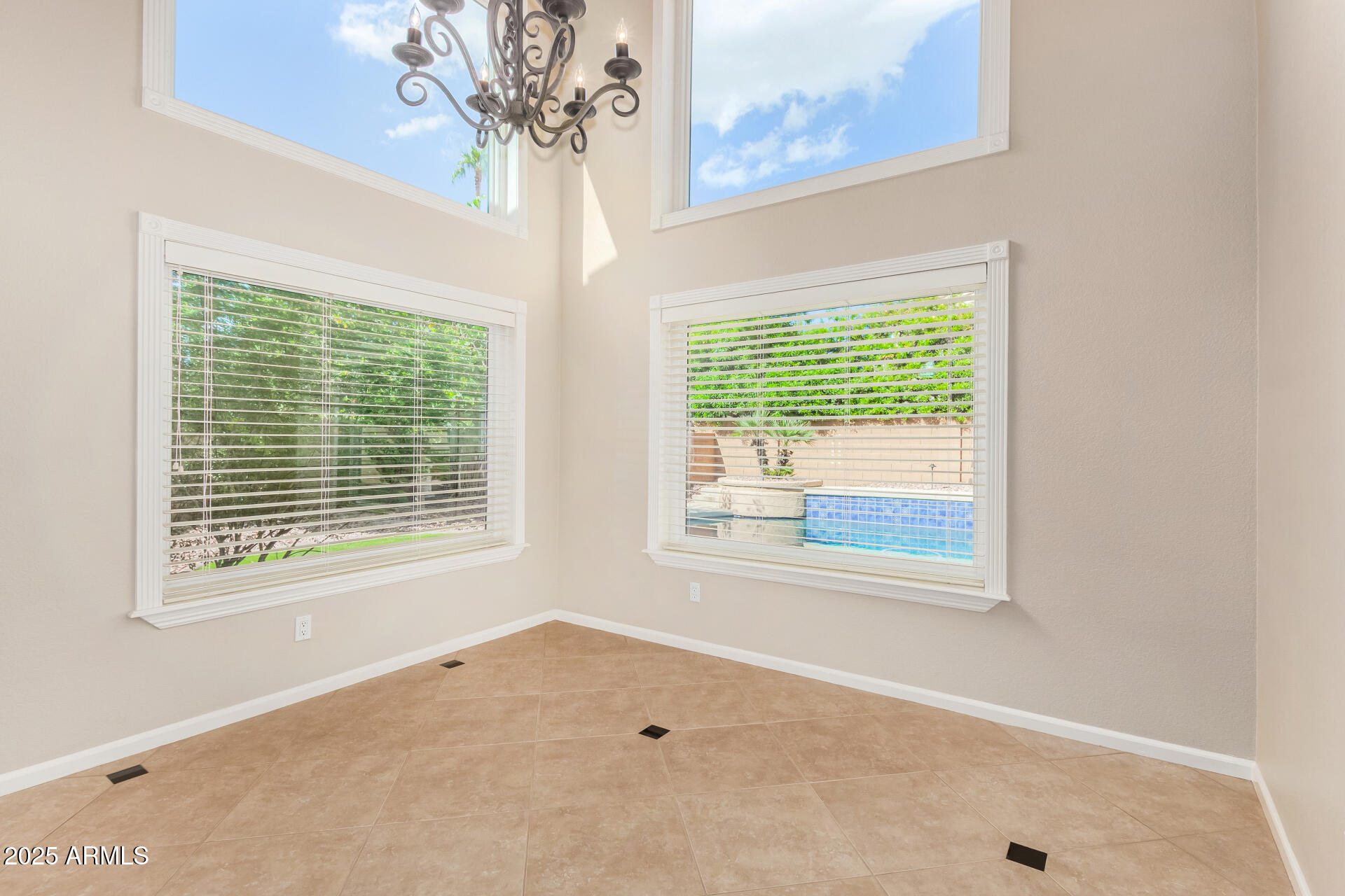 3346 E TANGLEWOOD Drive