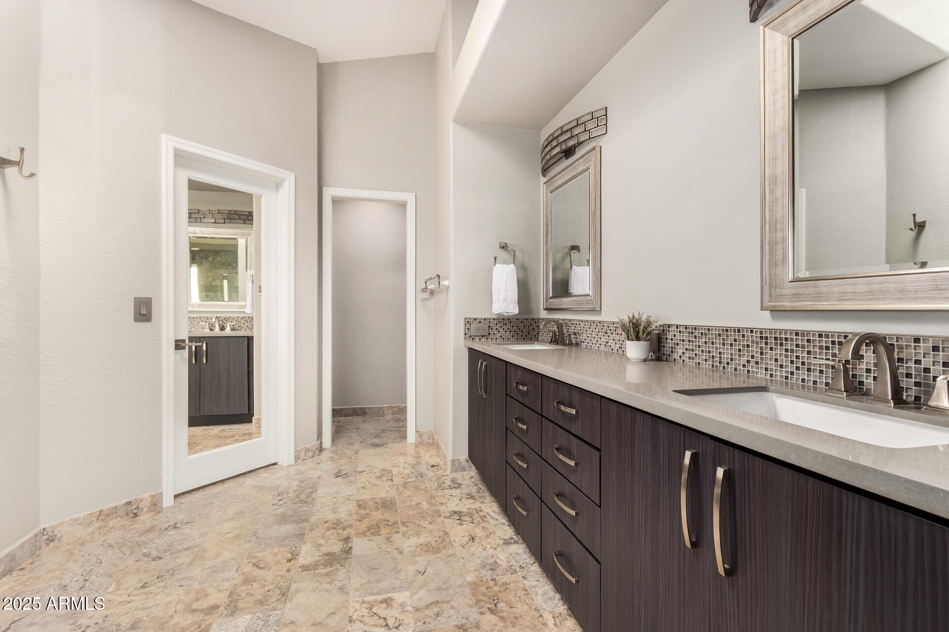 3346 E TANGLEWOOD Drive