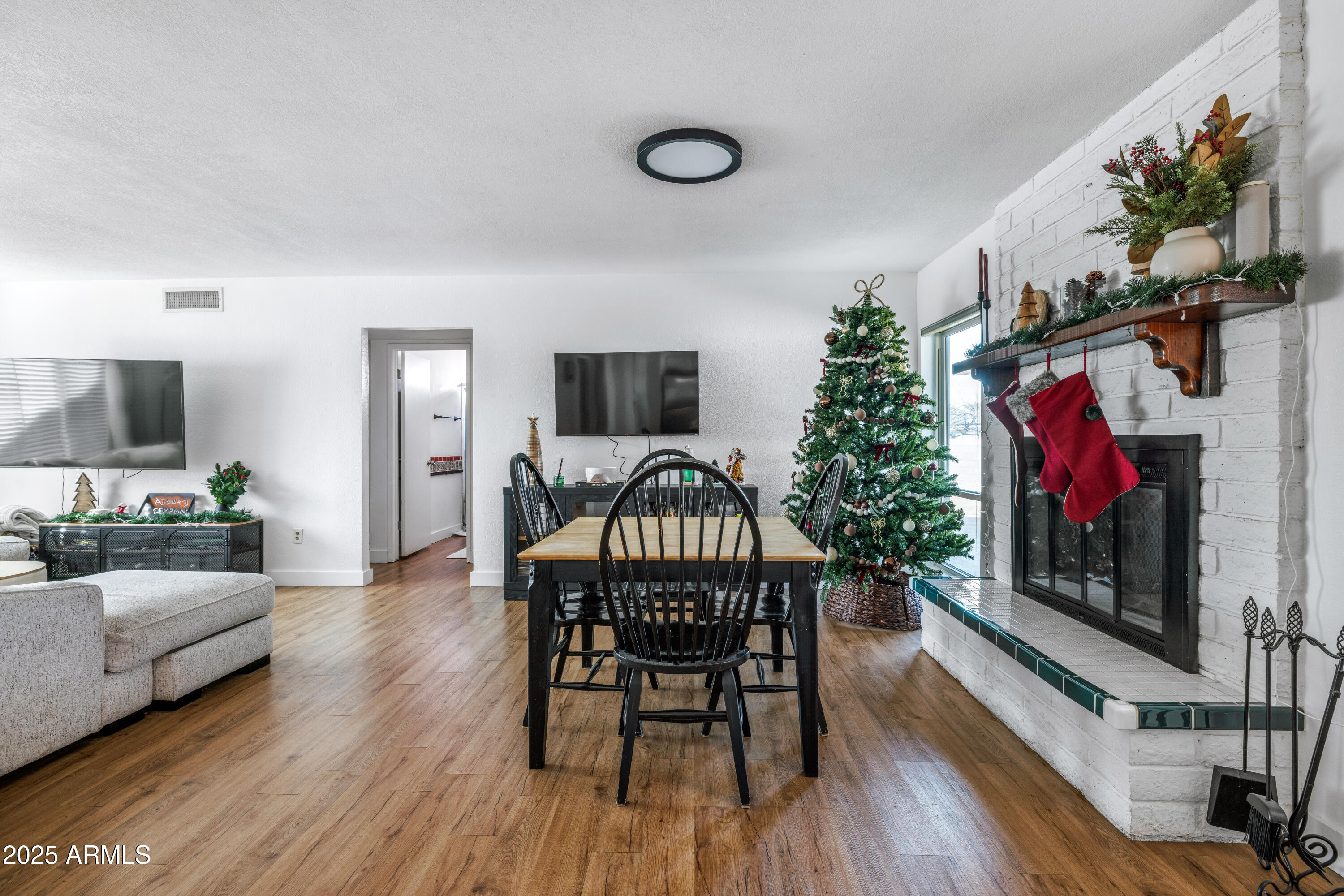 1006 W RIVIERA Circle