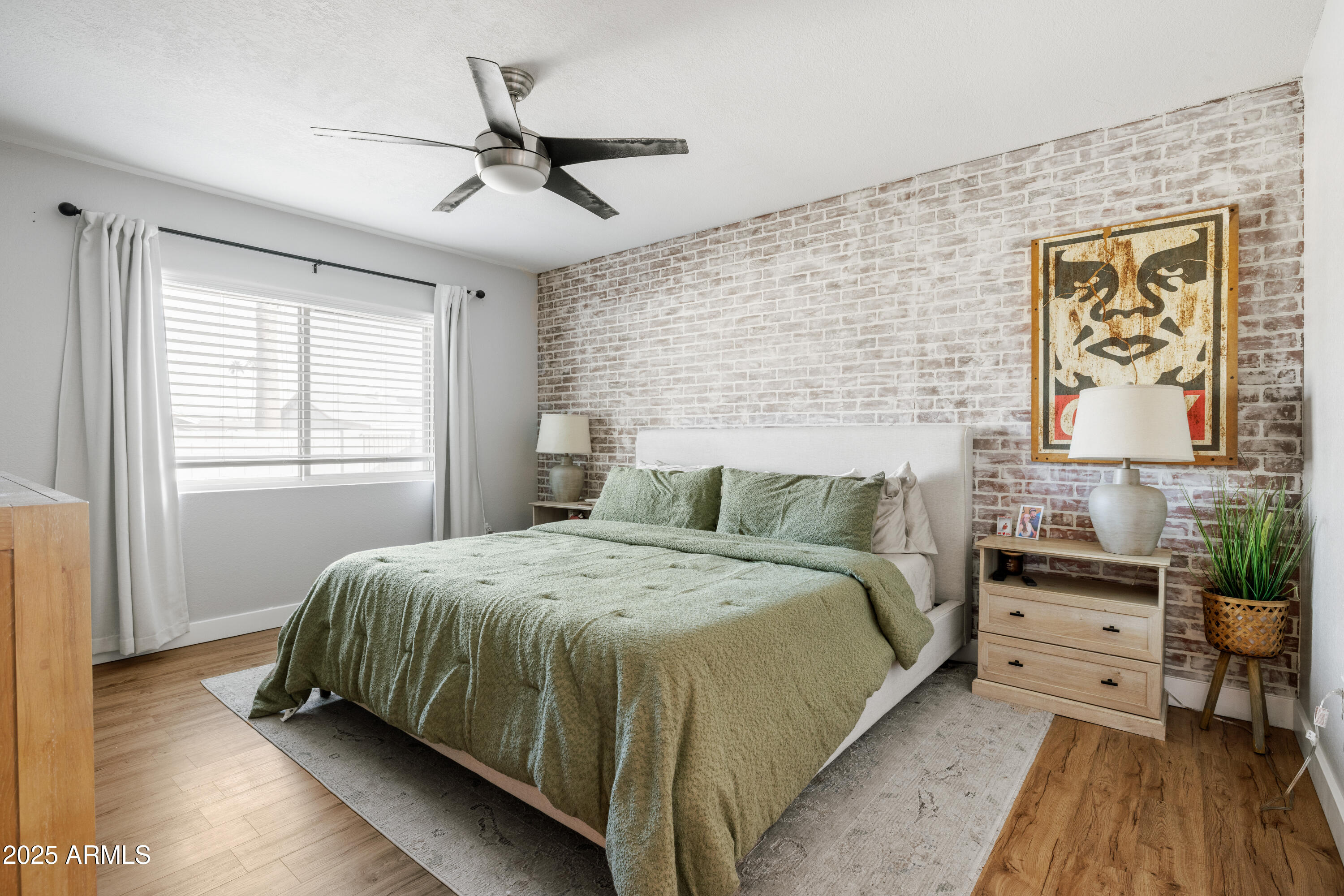 1006 W RIVIERA Circle