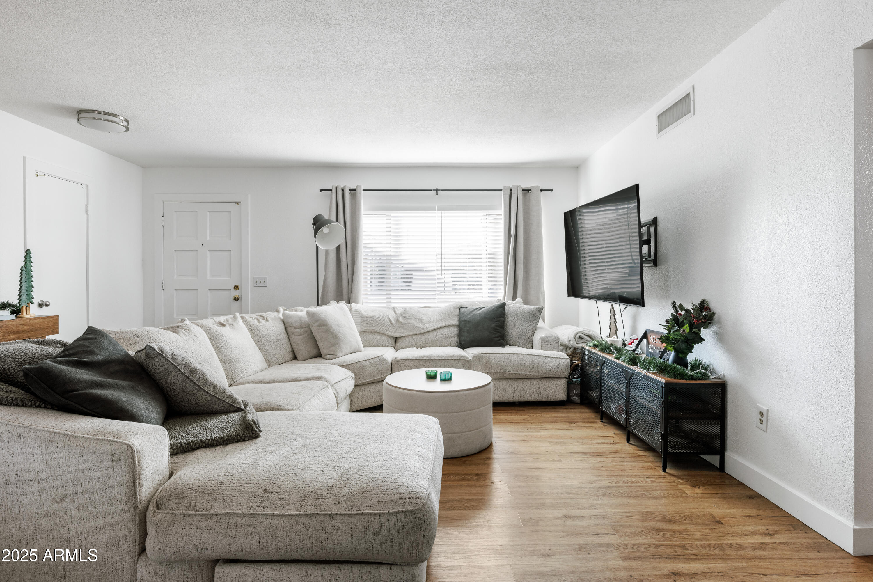 1006 W RIVIERA Circle