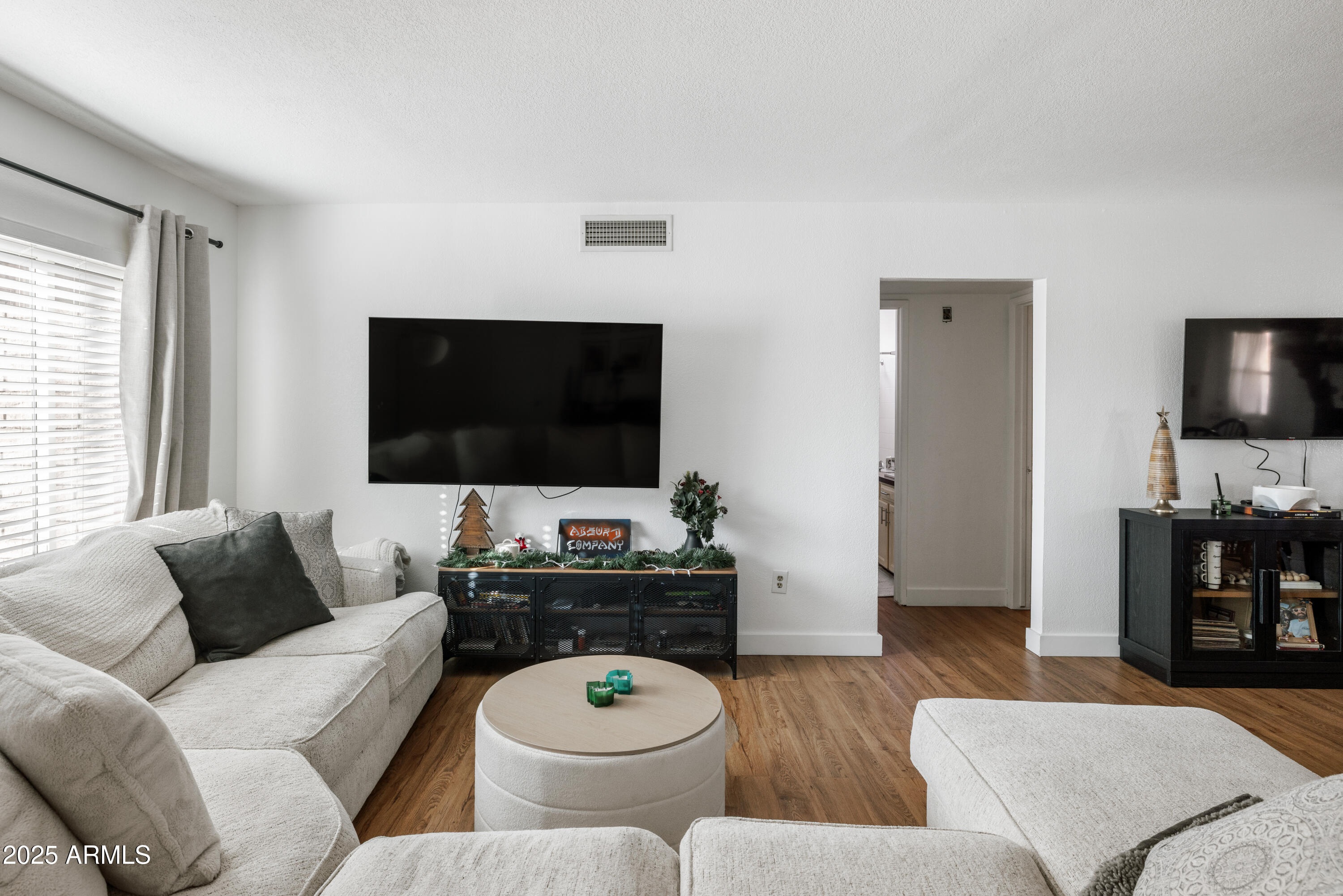 1006 W RIVIERA Circle