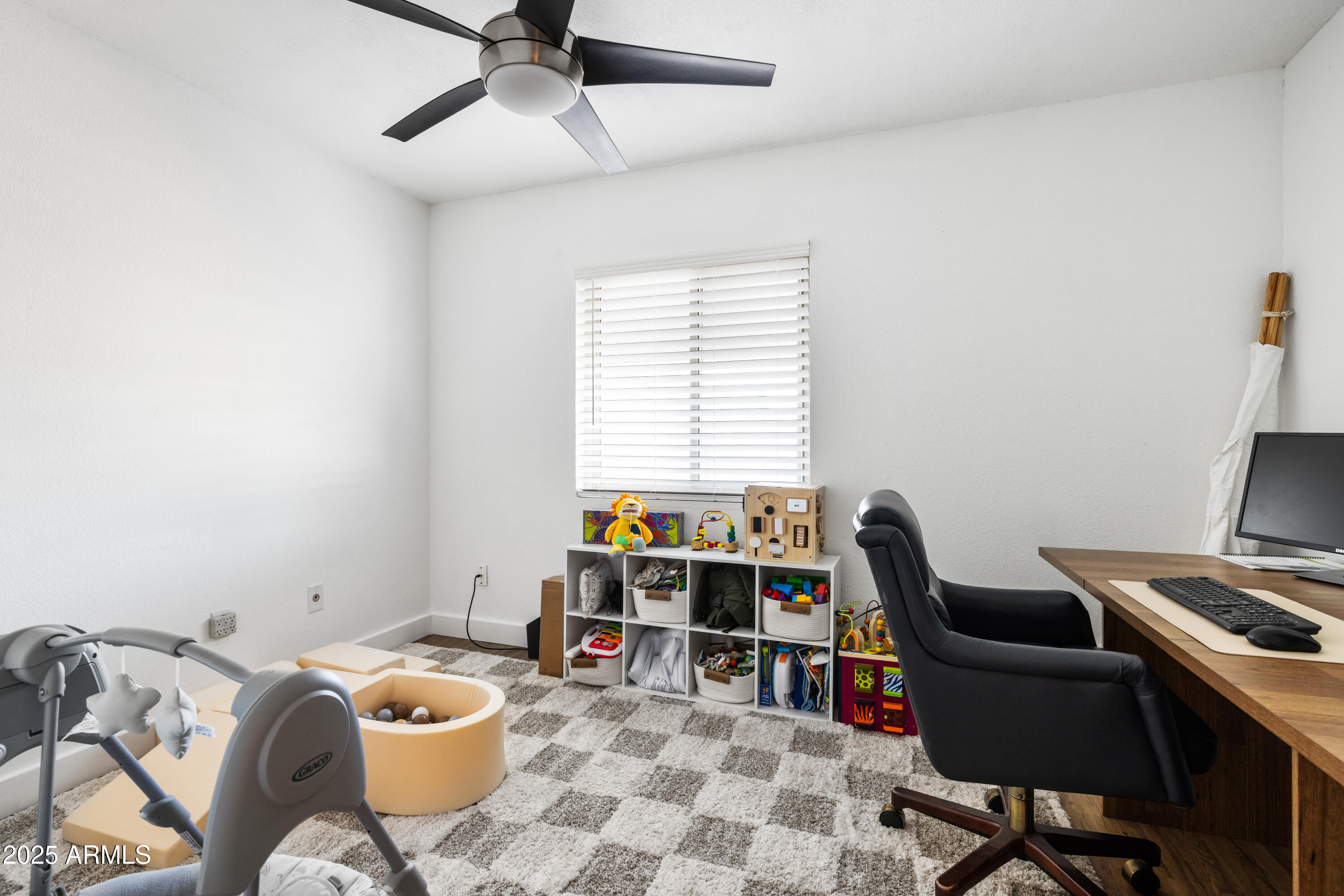 1006 W RIVIERA Circle