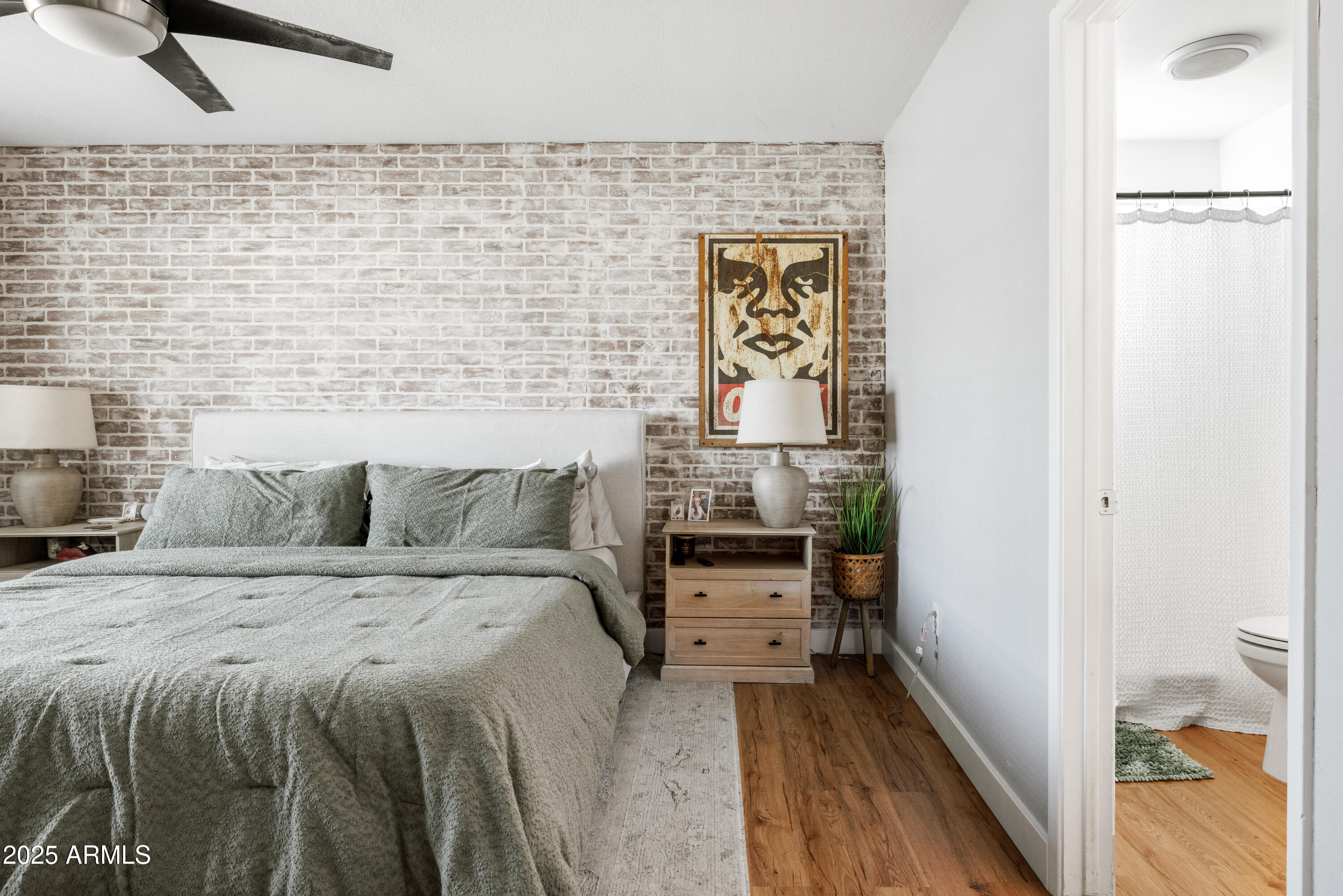 1006 W RIVIERA Circle