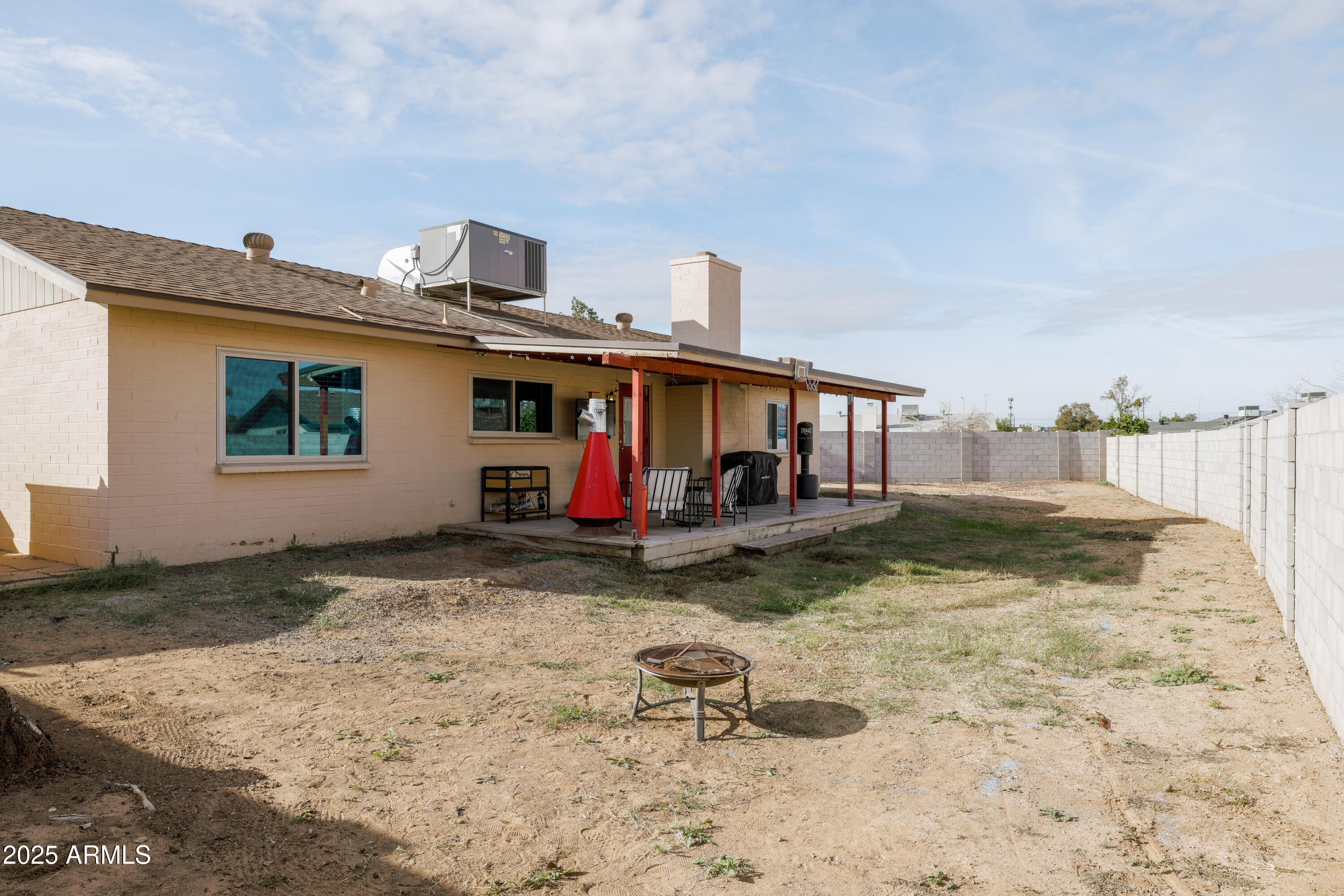 1006 W RIVIERA Circle