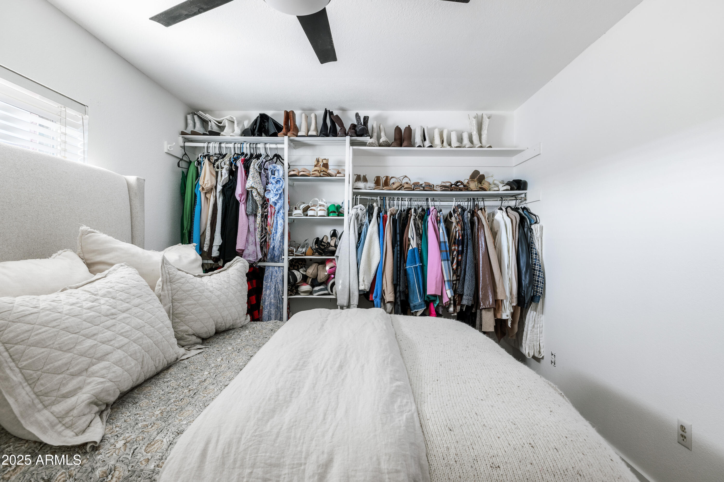 1006 W RIVIERA Circle