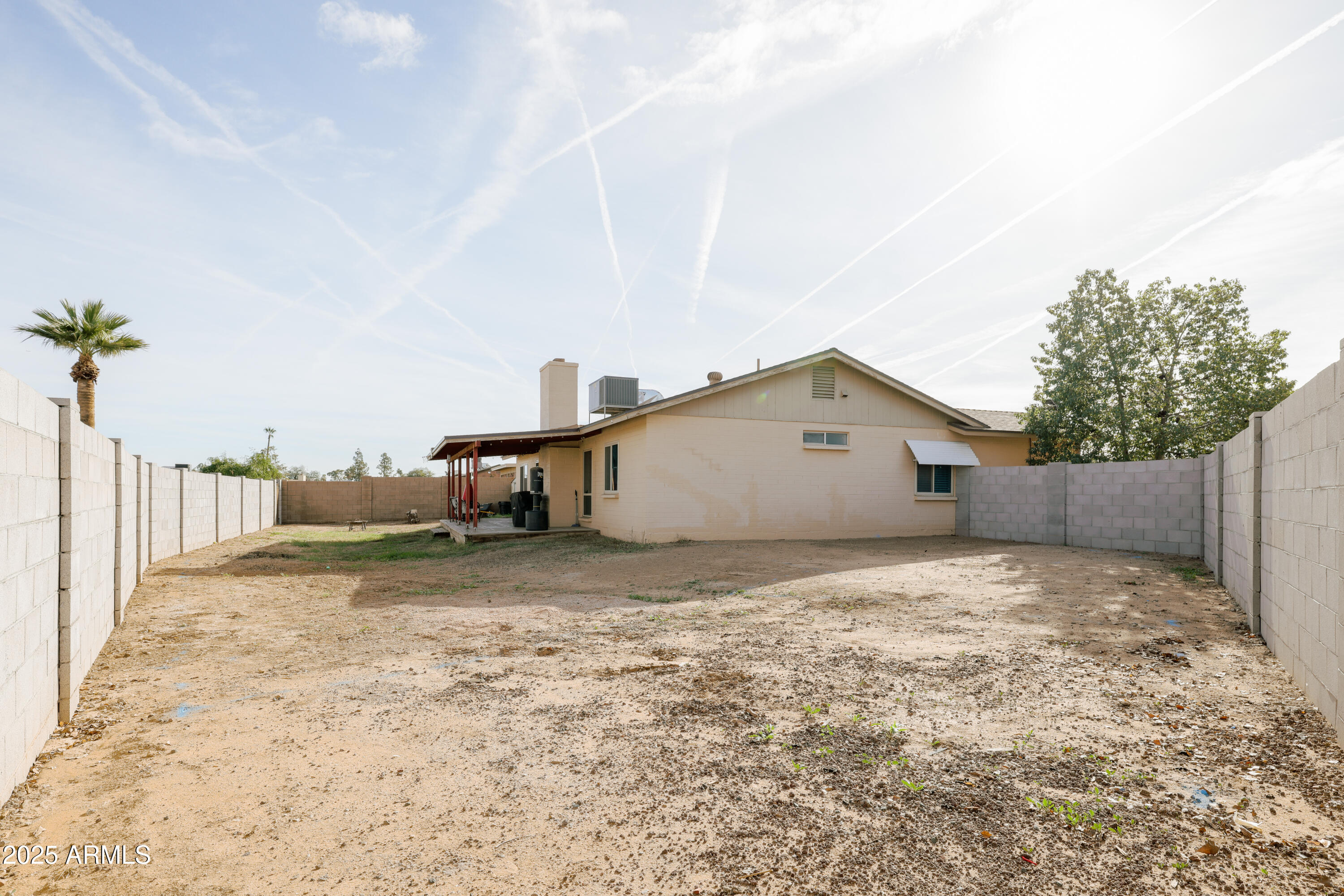 1006 W RIVIERA Circle