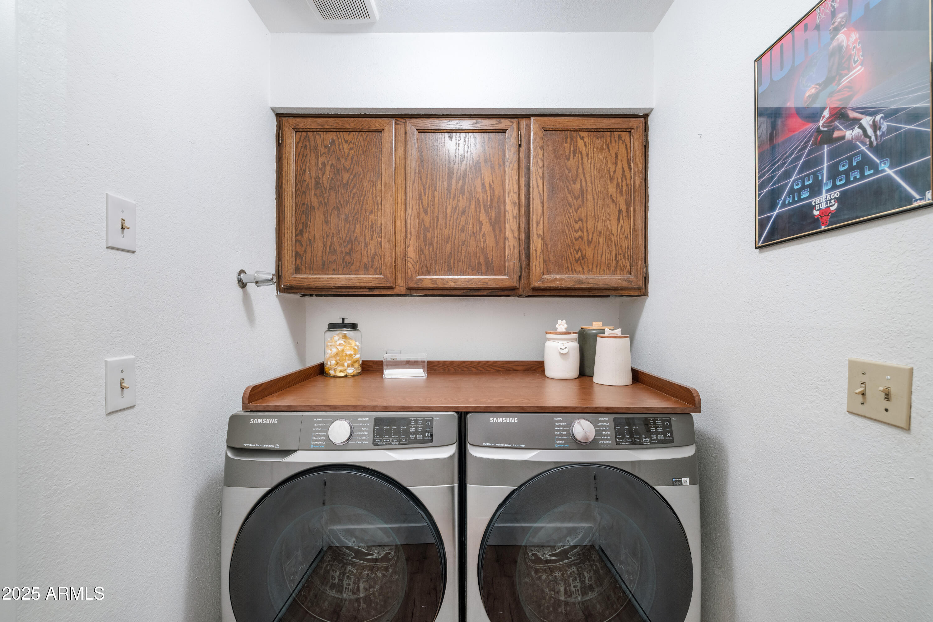 1006 W RIVIERA Circle