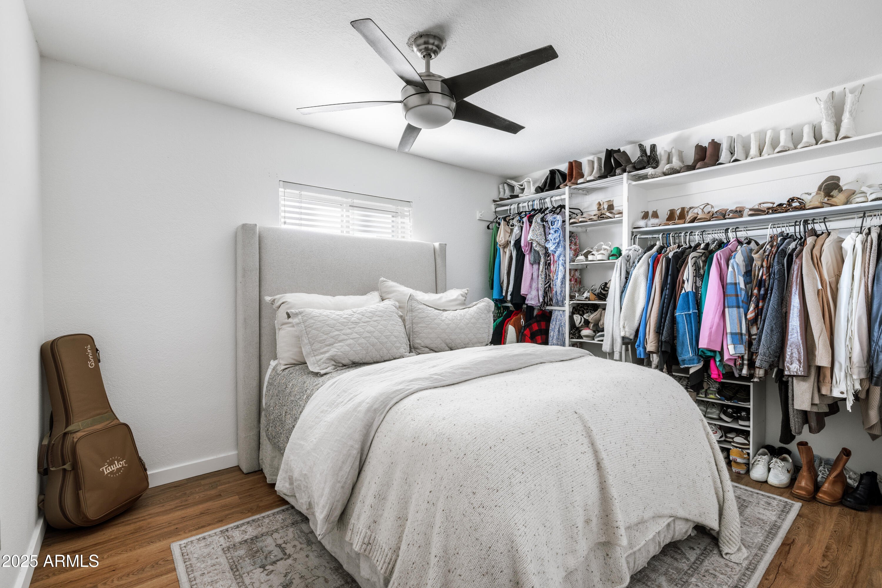 1006 W RIVIERA Circle