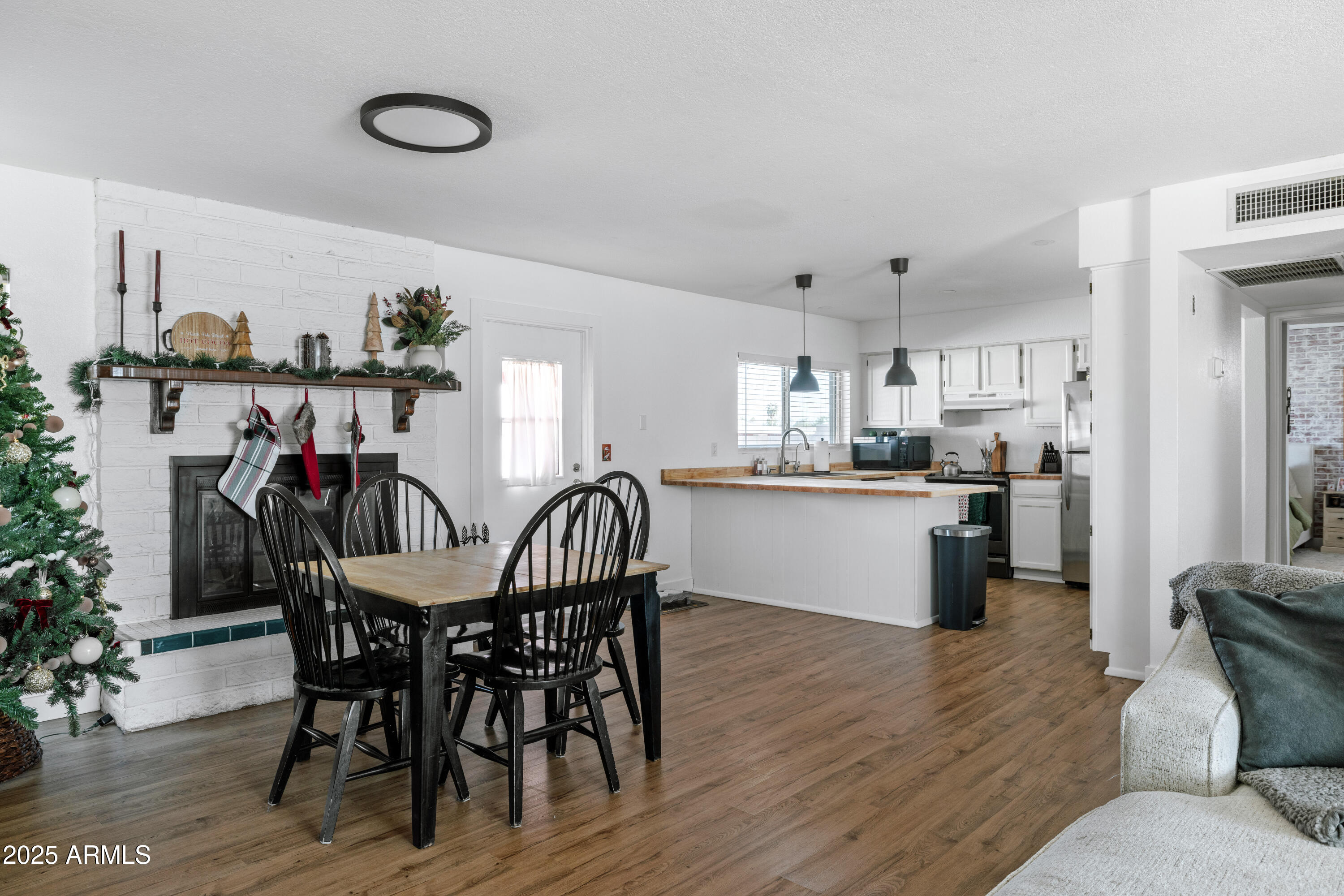 1006 W RIVIERA Circle