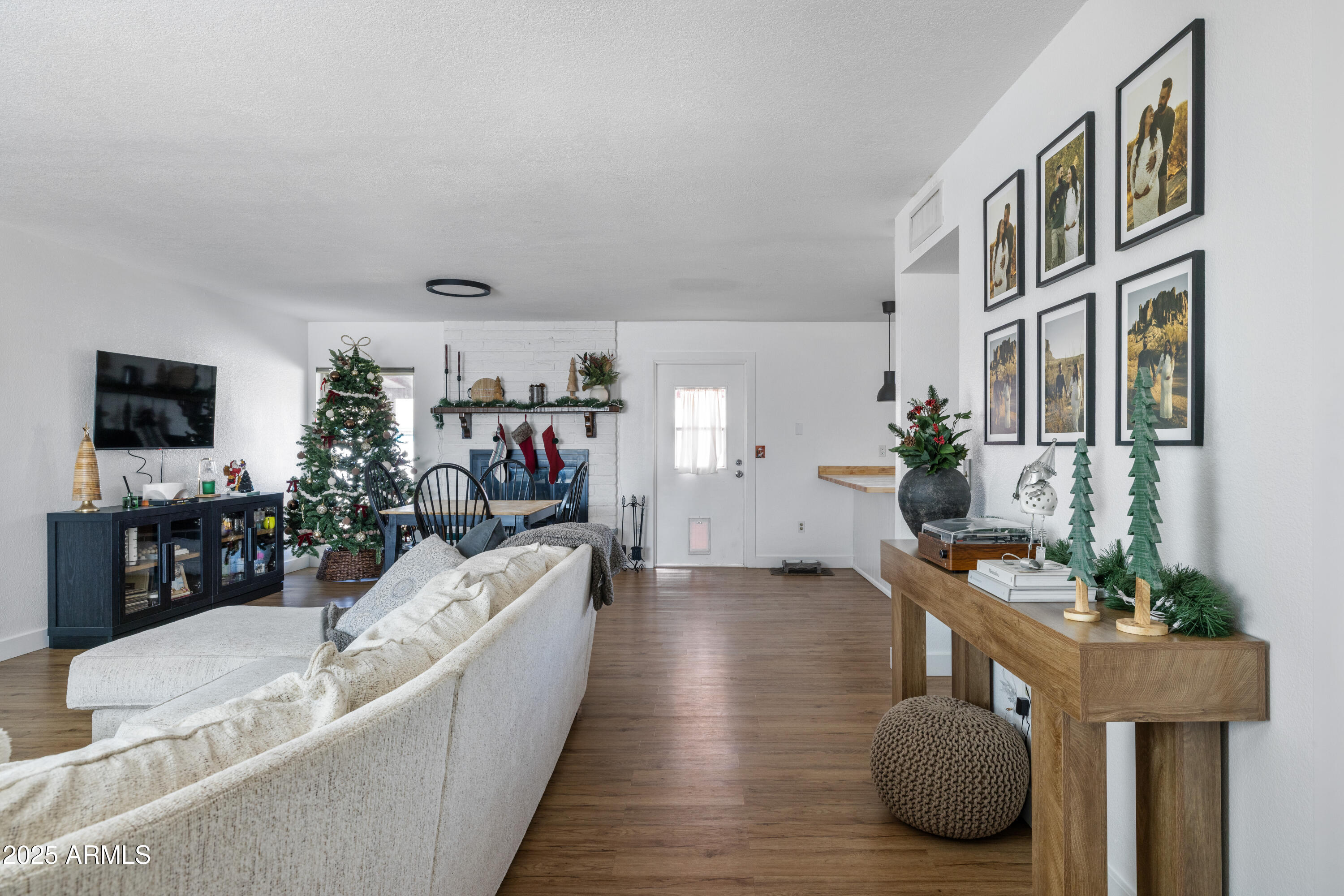 1006 W RIVIERA Circle