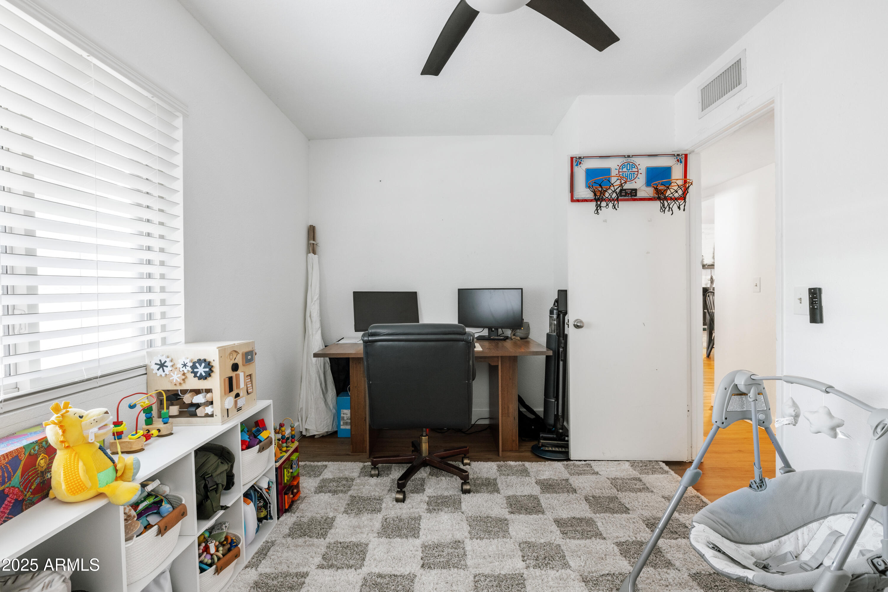 1006 W RIVIERA Circle