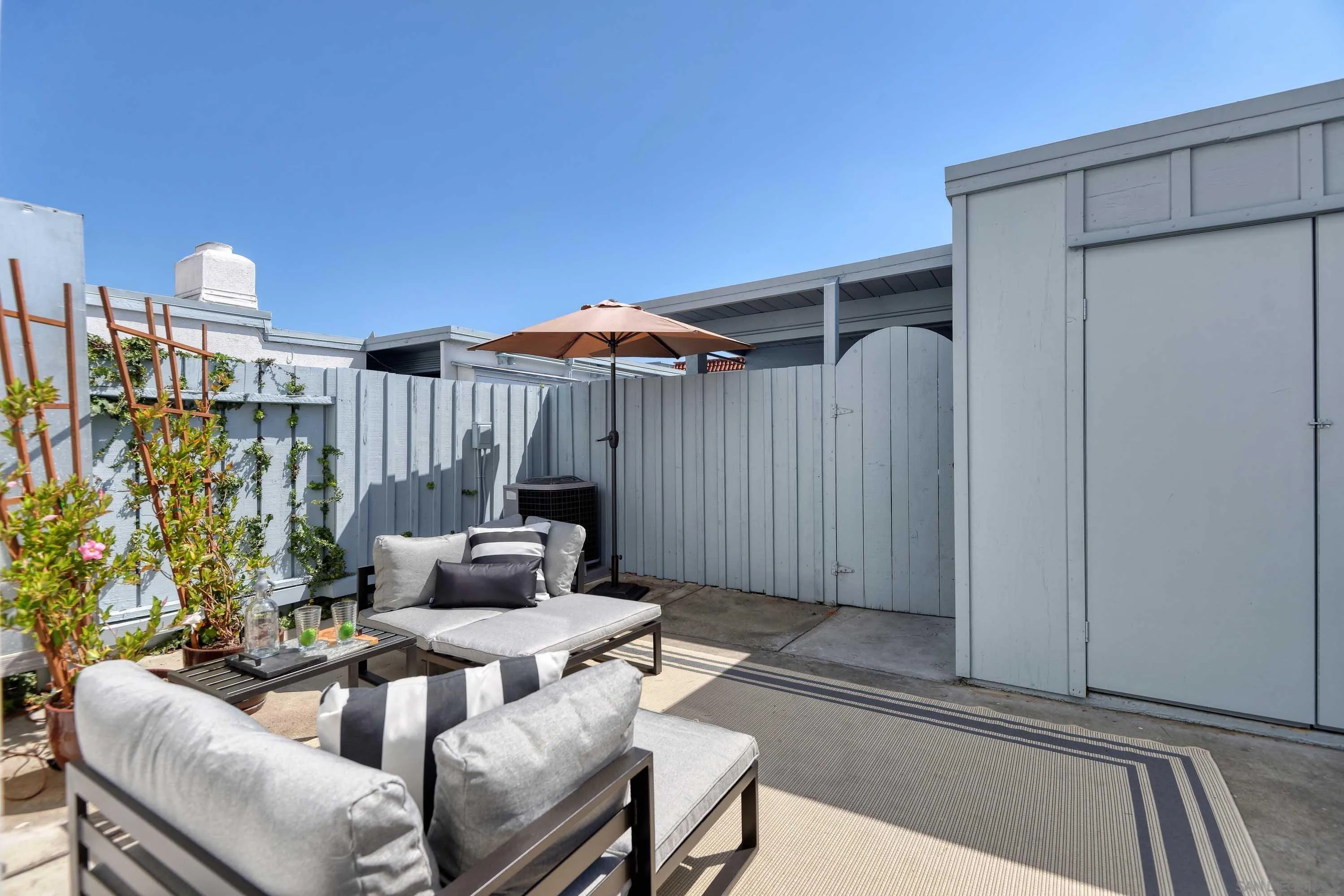 5389 Balboa Ave