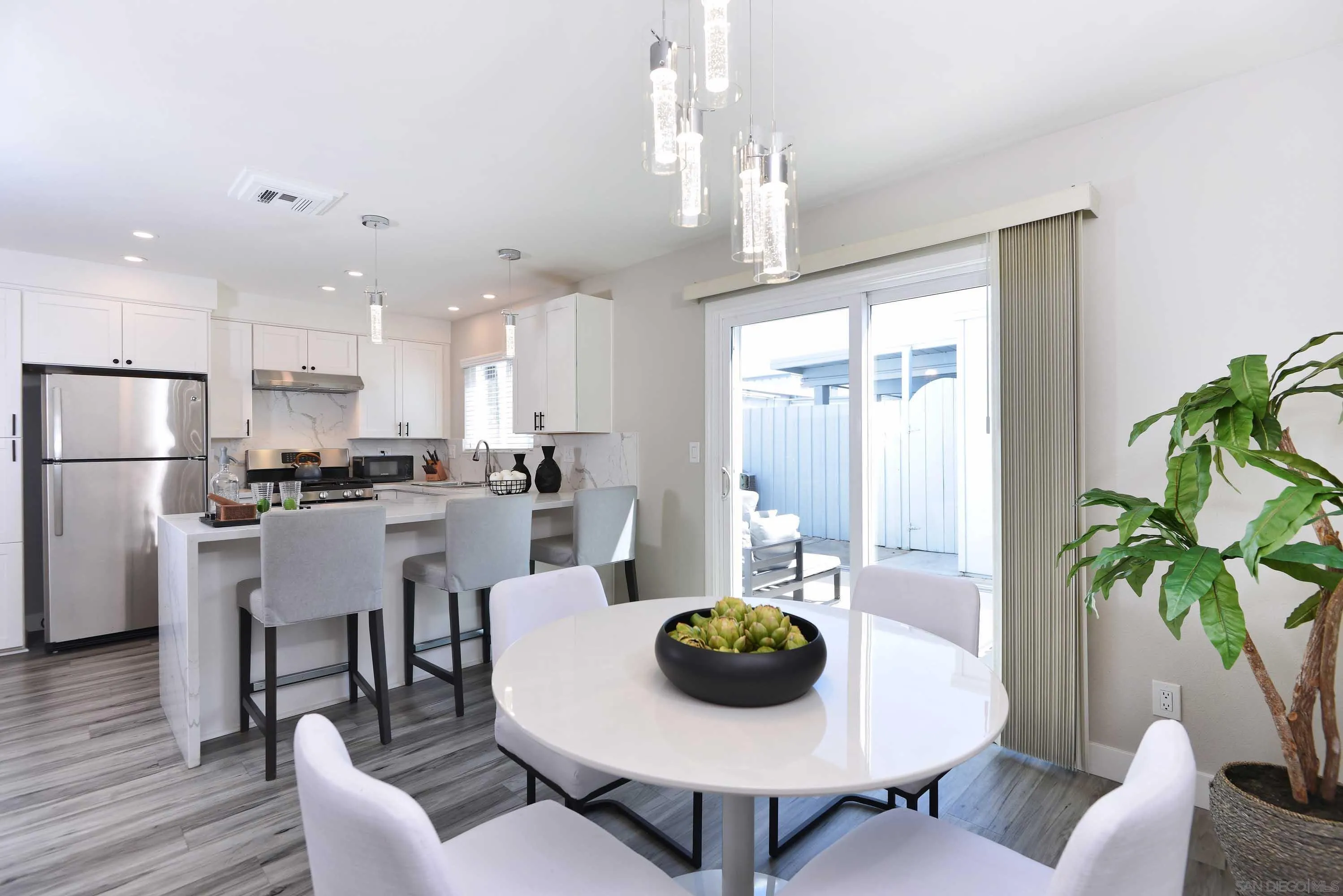 5389 Balboa Ave