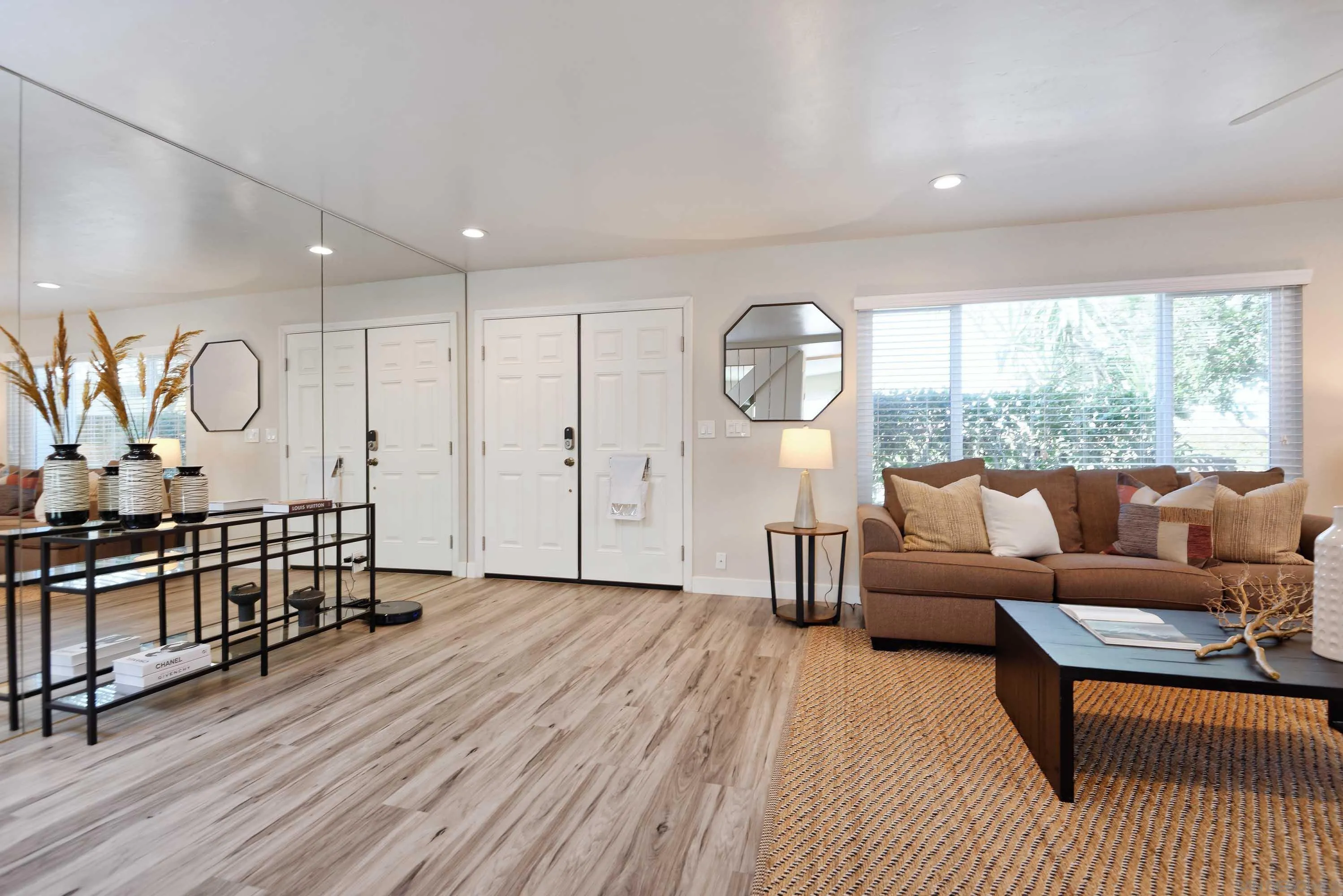 5389 Balboa Ave