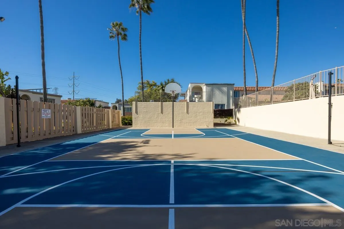 5389 Balboa Ave