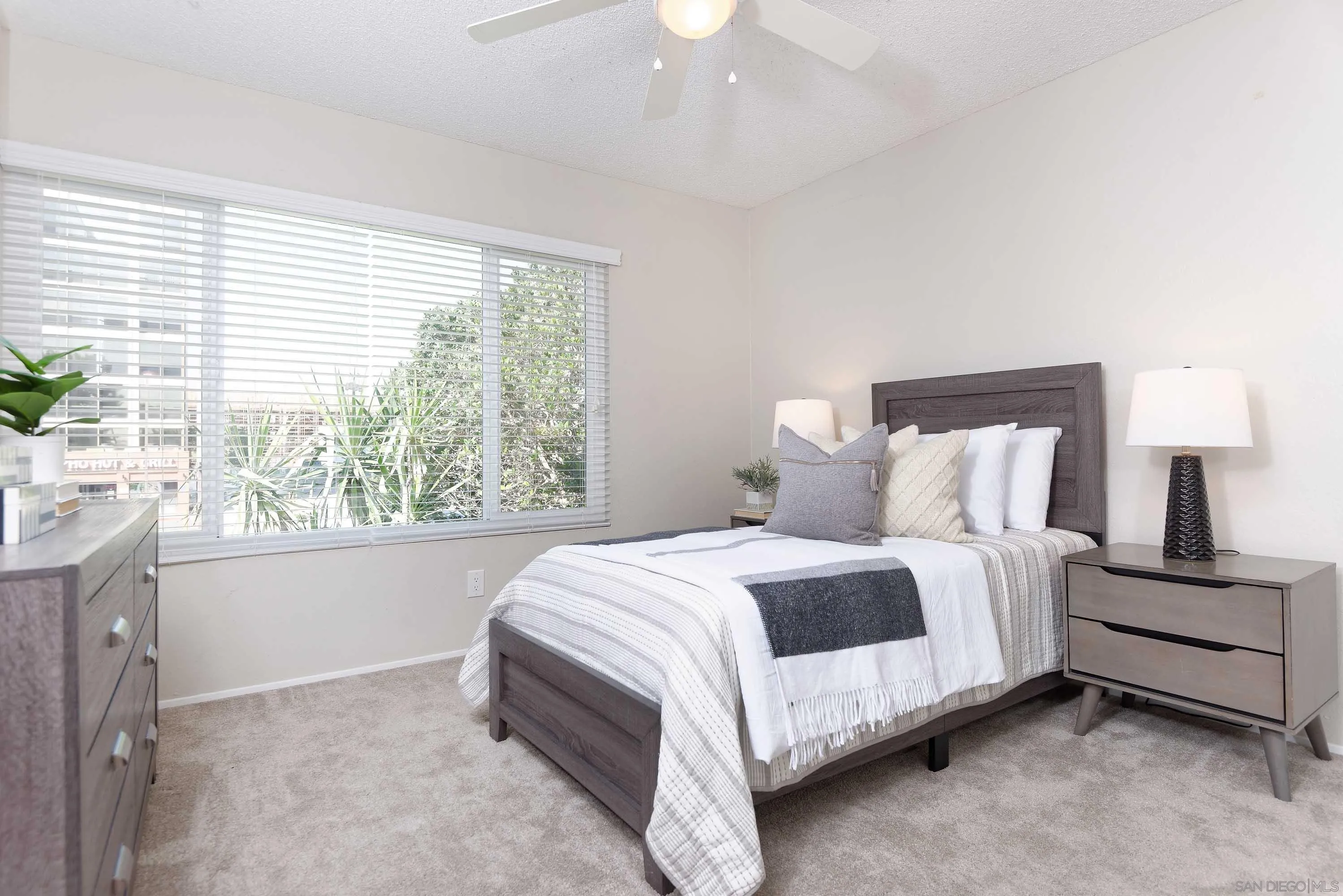 5389 Balboa Ave