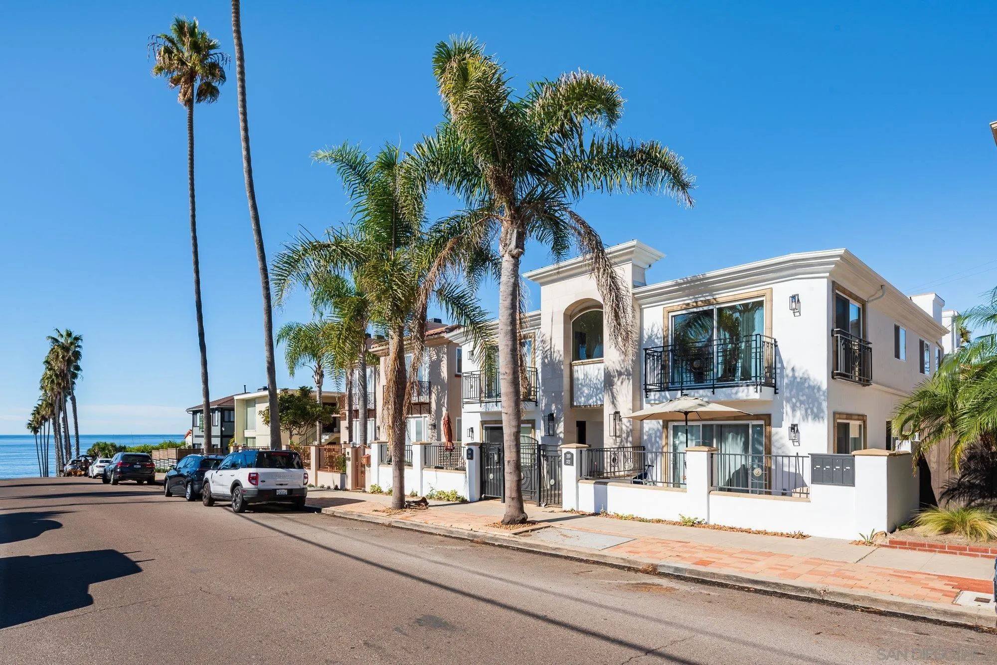 320 Palomar Ave