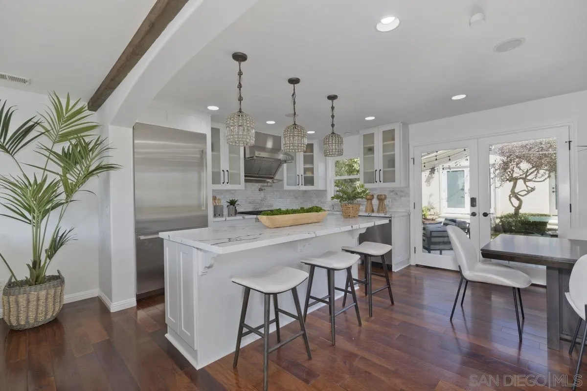 5627 Bellevue Ave