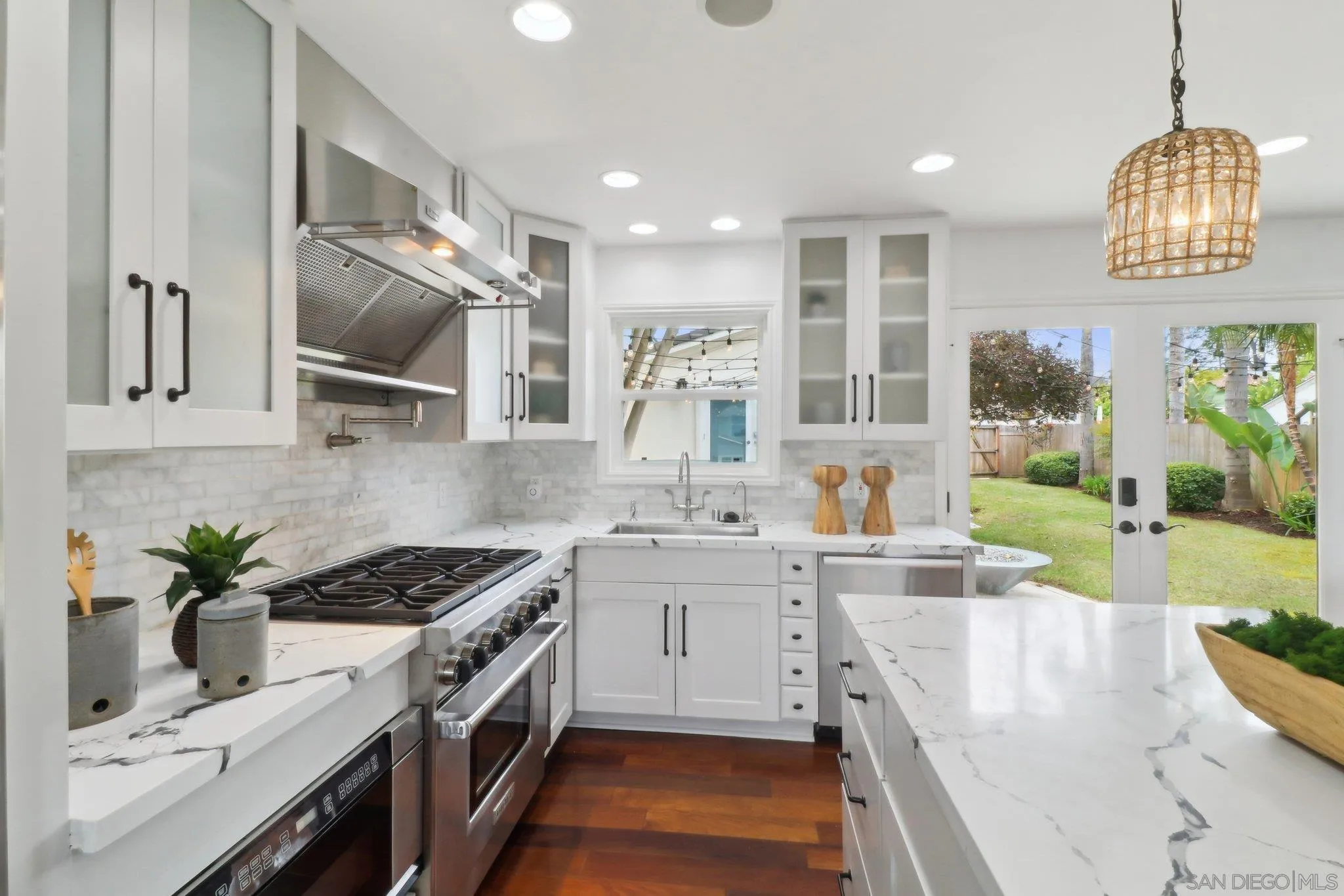 5627 Bellevue Ave