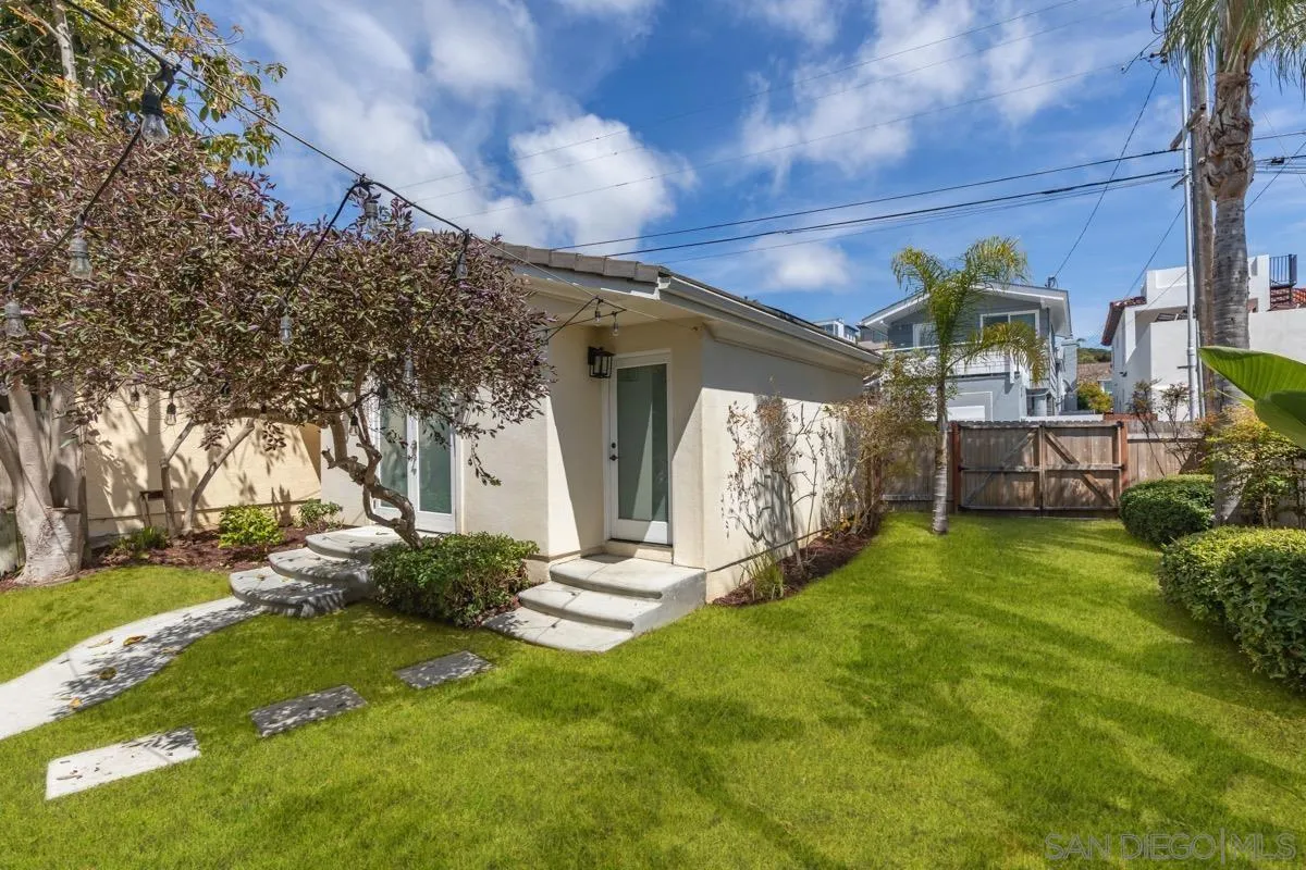 5627 Bellevue Ave