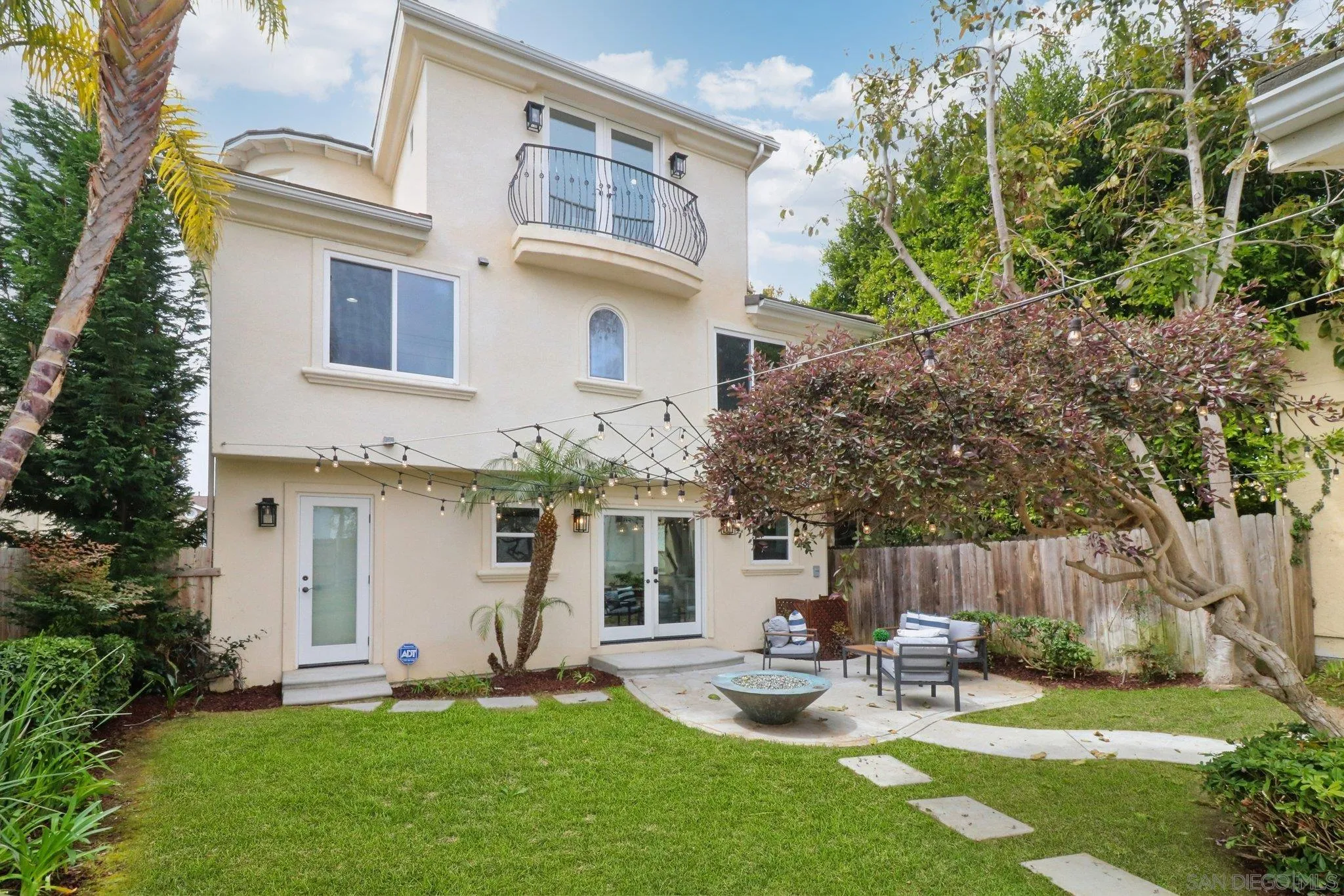 5627 Bellevue Ave