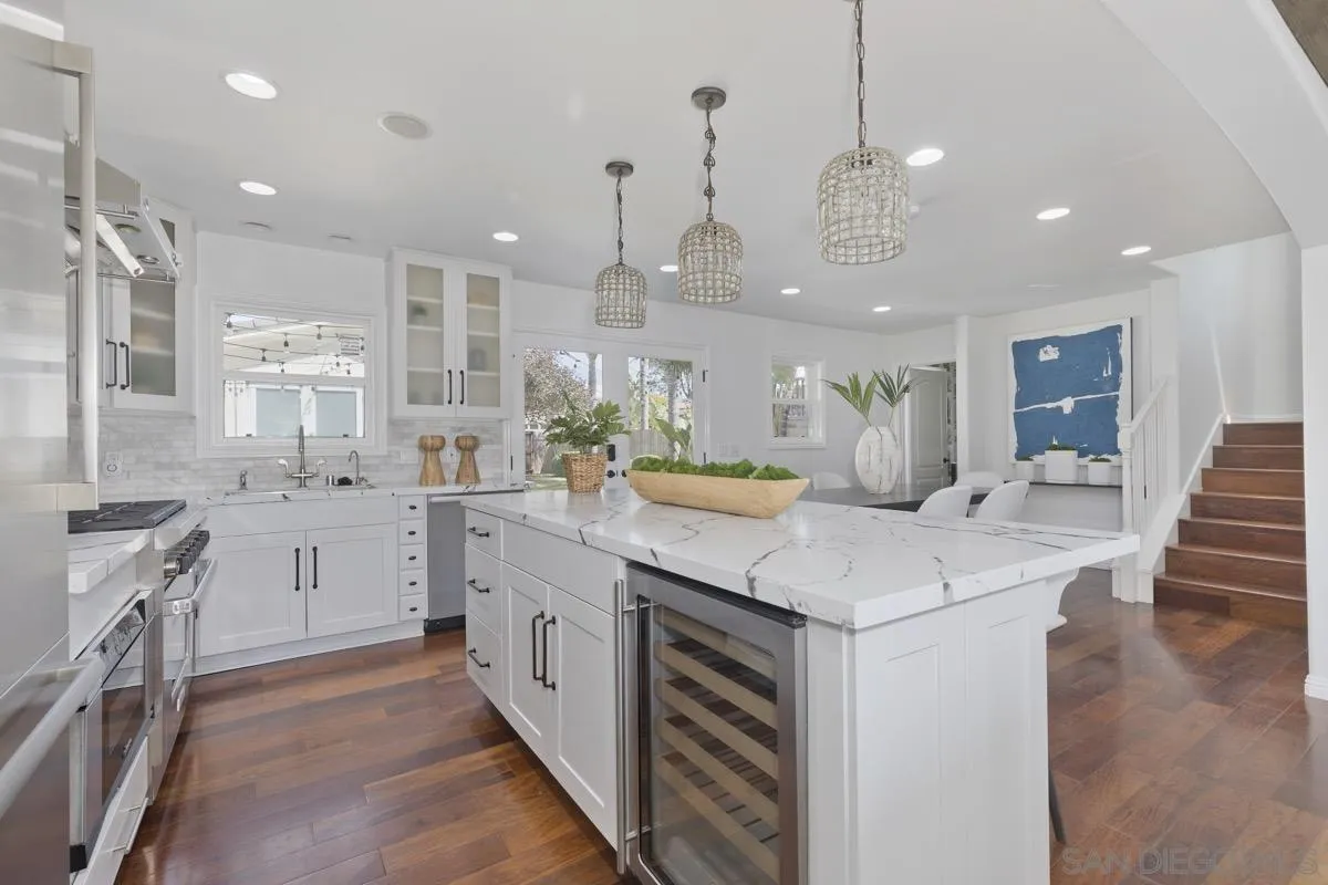 5627 Bellevue Ave