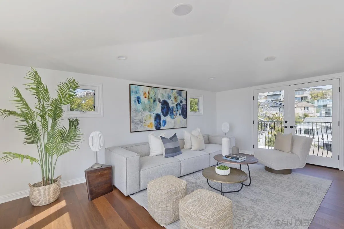 5627 Bellevue Ave