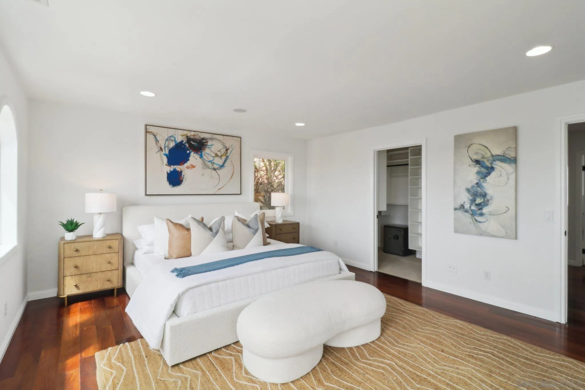 5627 Bellevue Ave