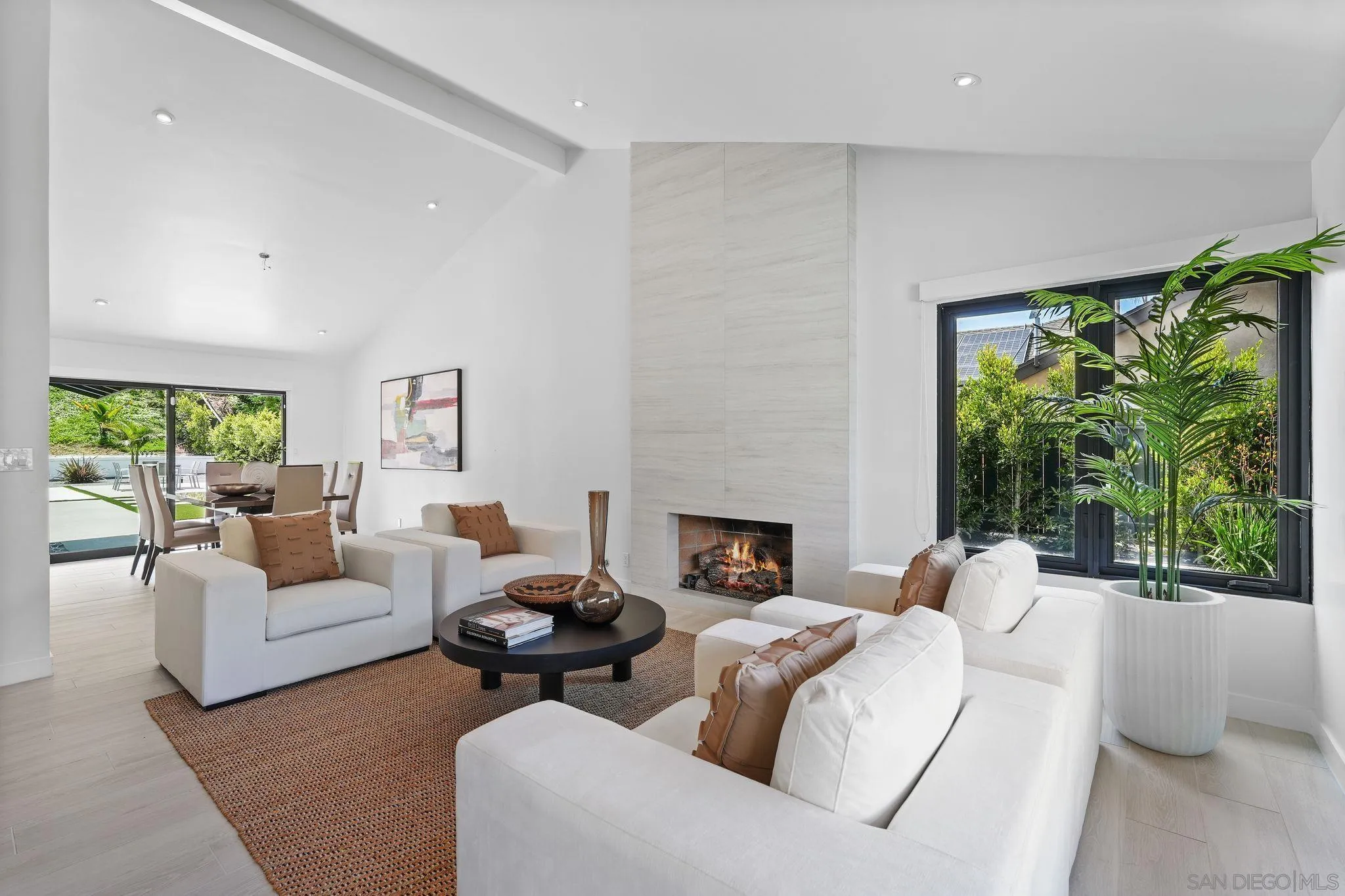 6645 Avenida Andorra