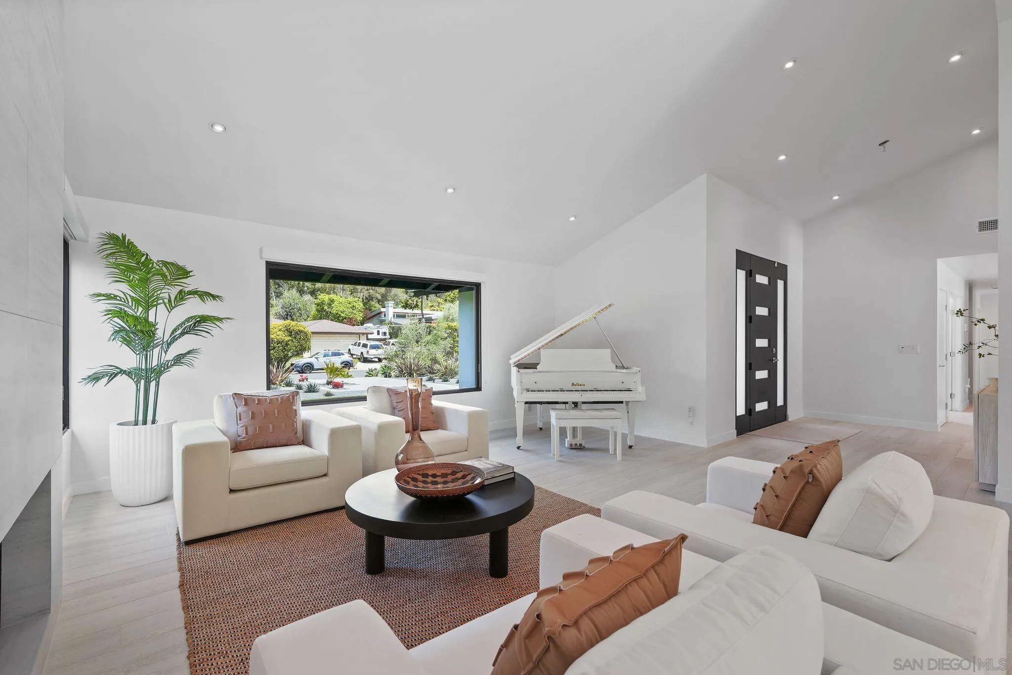 6645 Avenida Andorra