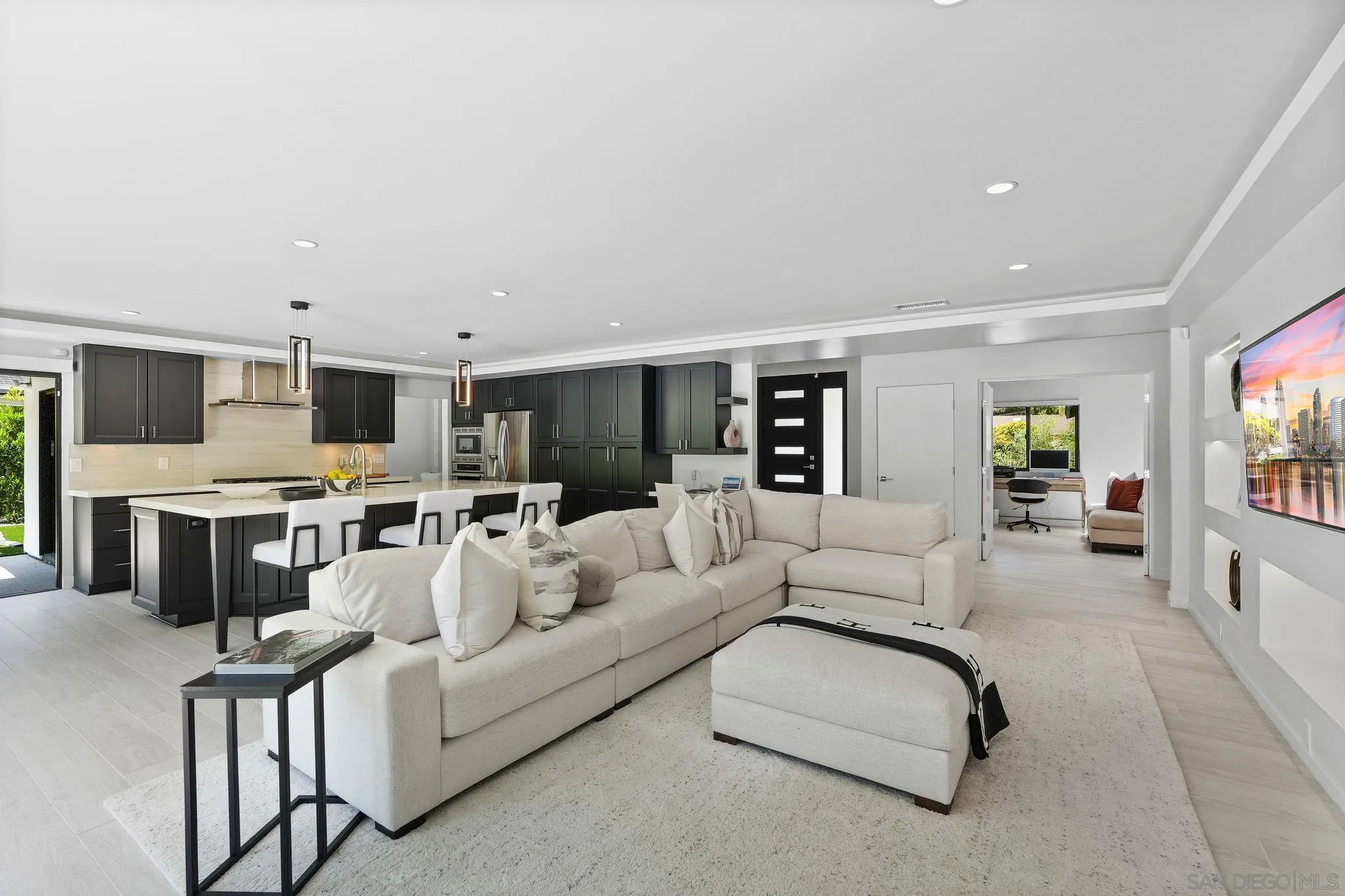 6645 Avenida Andorra